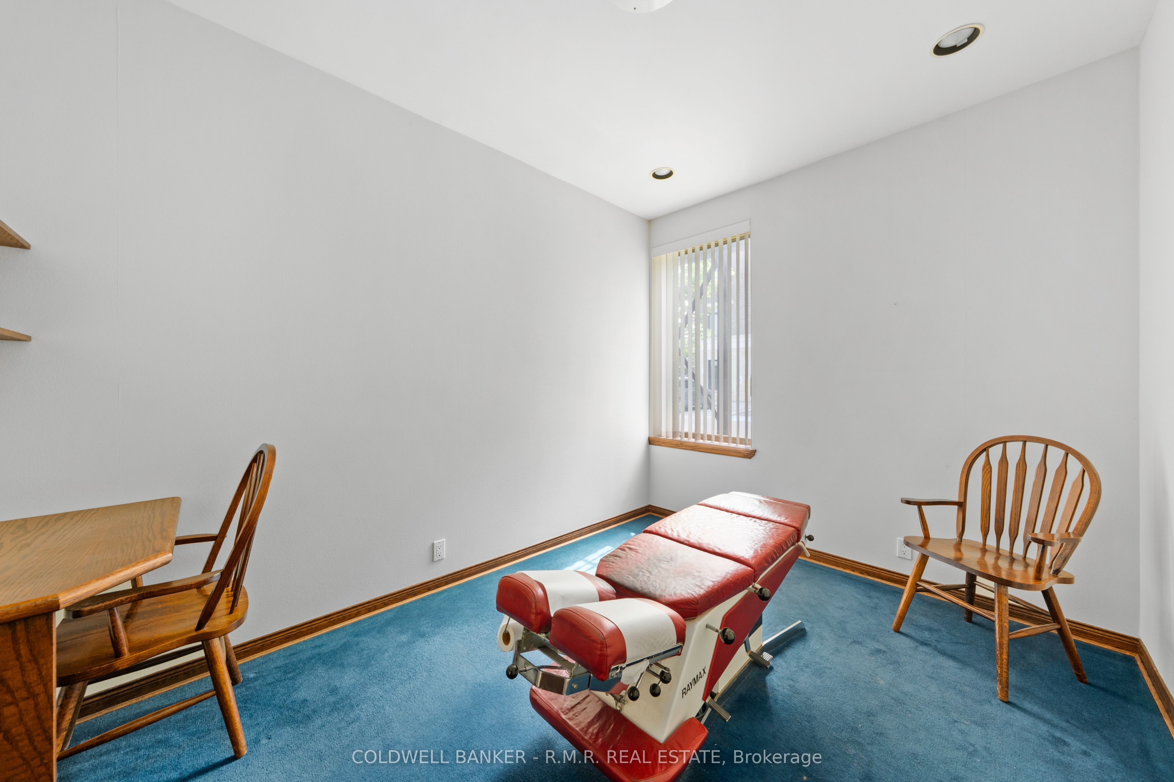 702 King Street W Property Photo 12