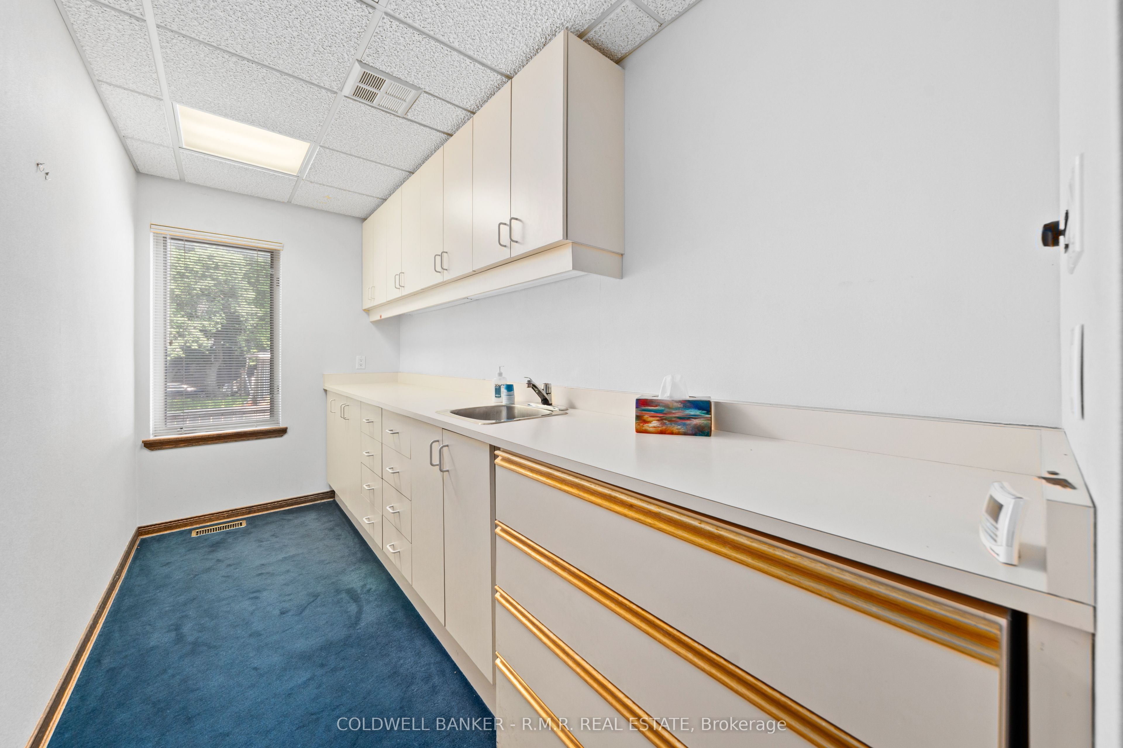 702 King Street W Property Photo 15