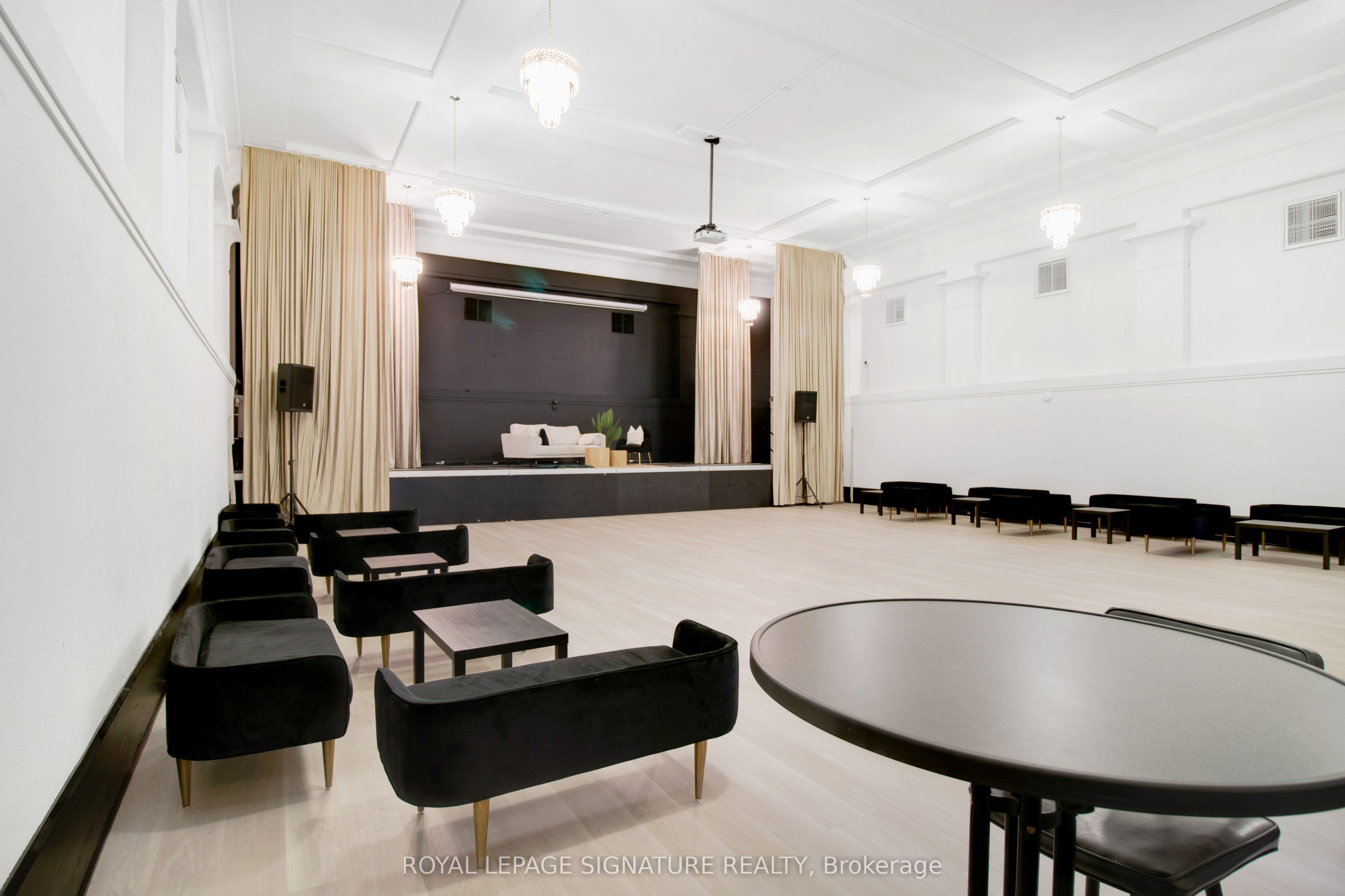 15 Chisholm Avenue Property Photo 27