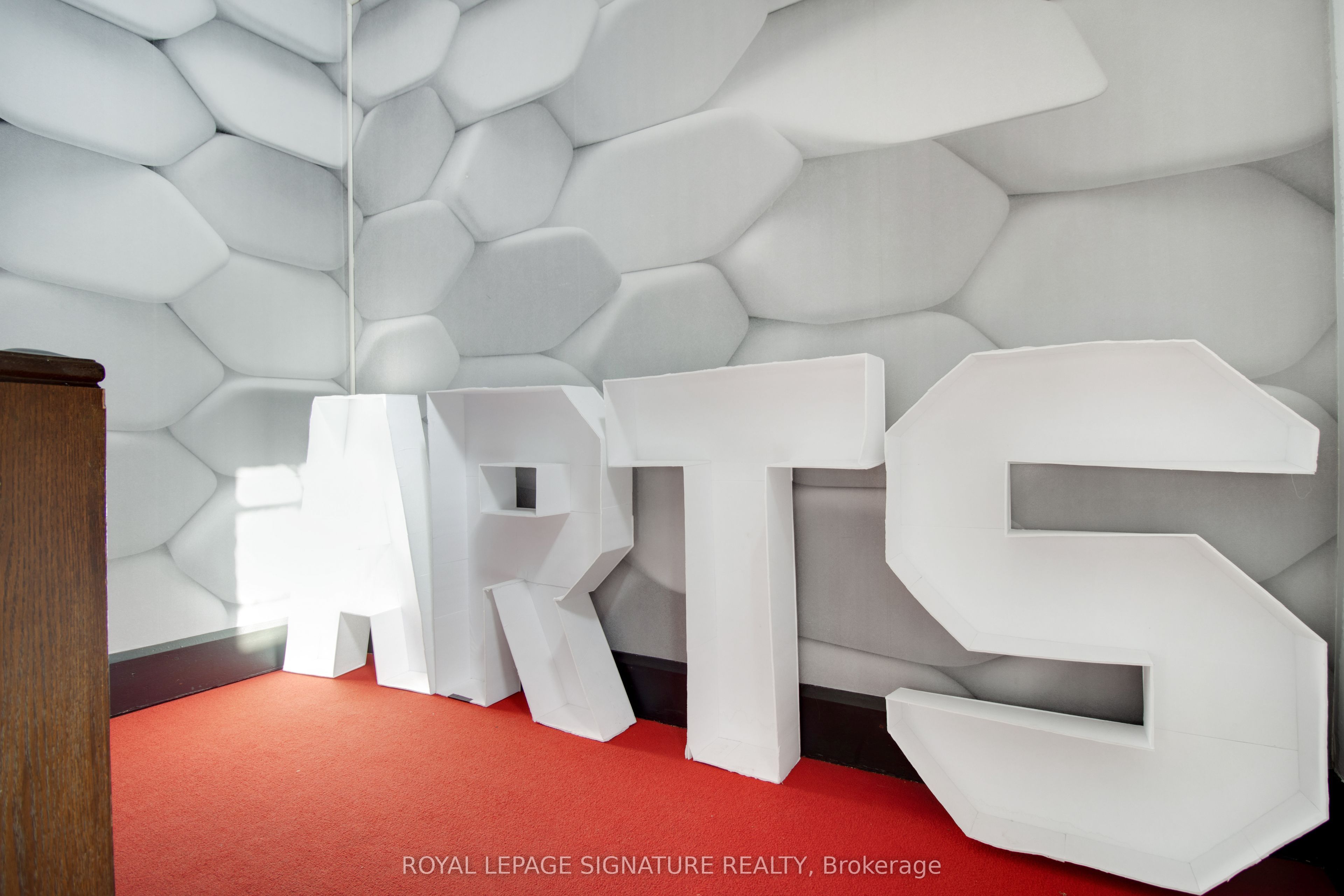 15 Chisholm Avenue Property Photo 35