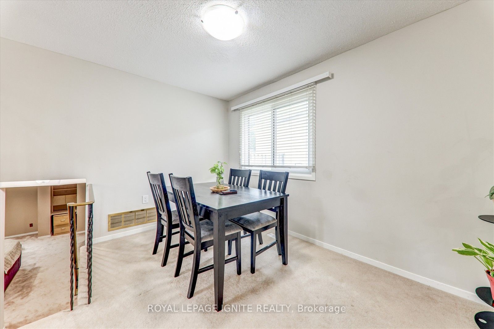 412 Prince Of Wales Drive Property Photo 12