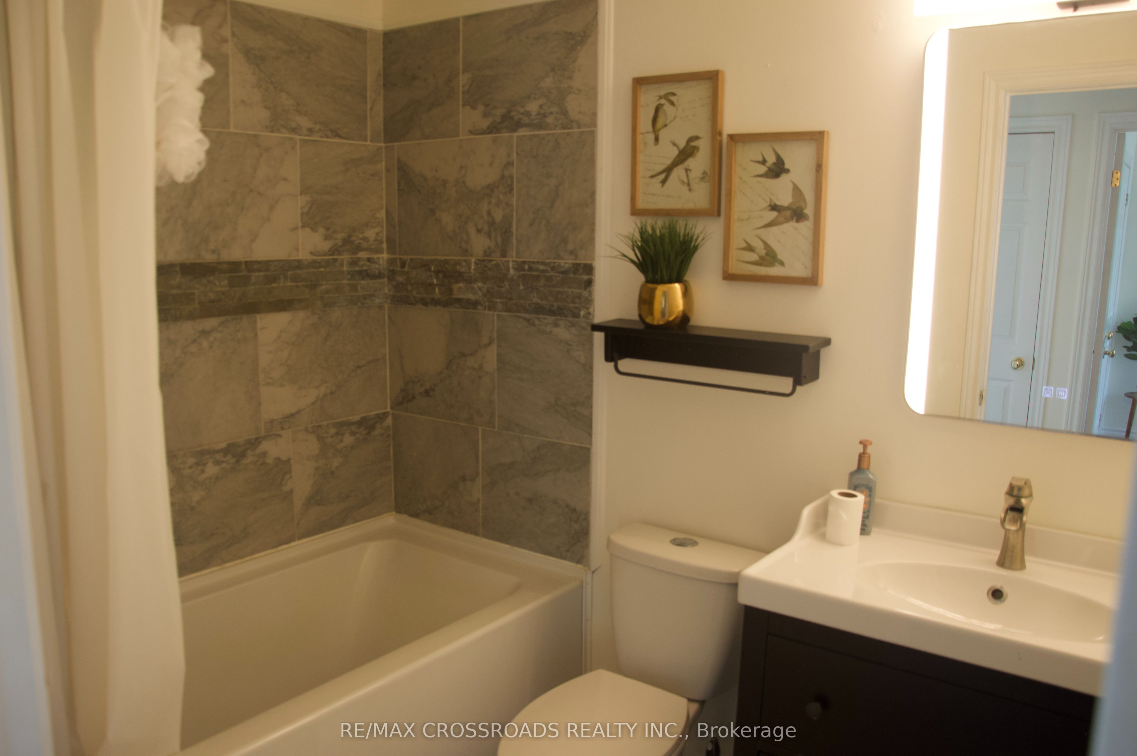 33 John Walter Crescent Property Photo 10