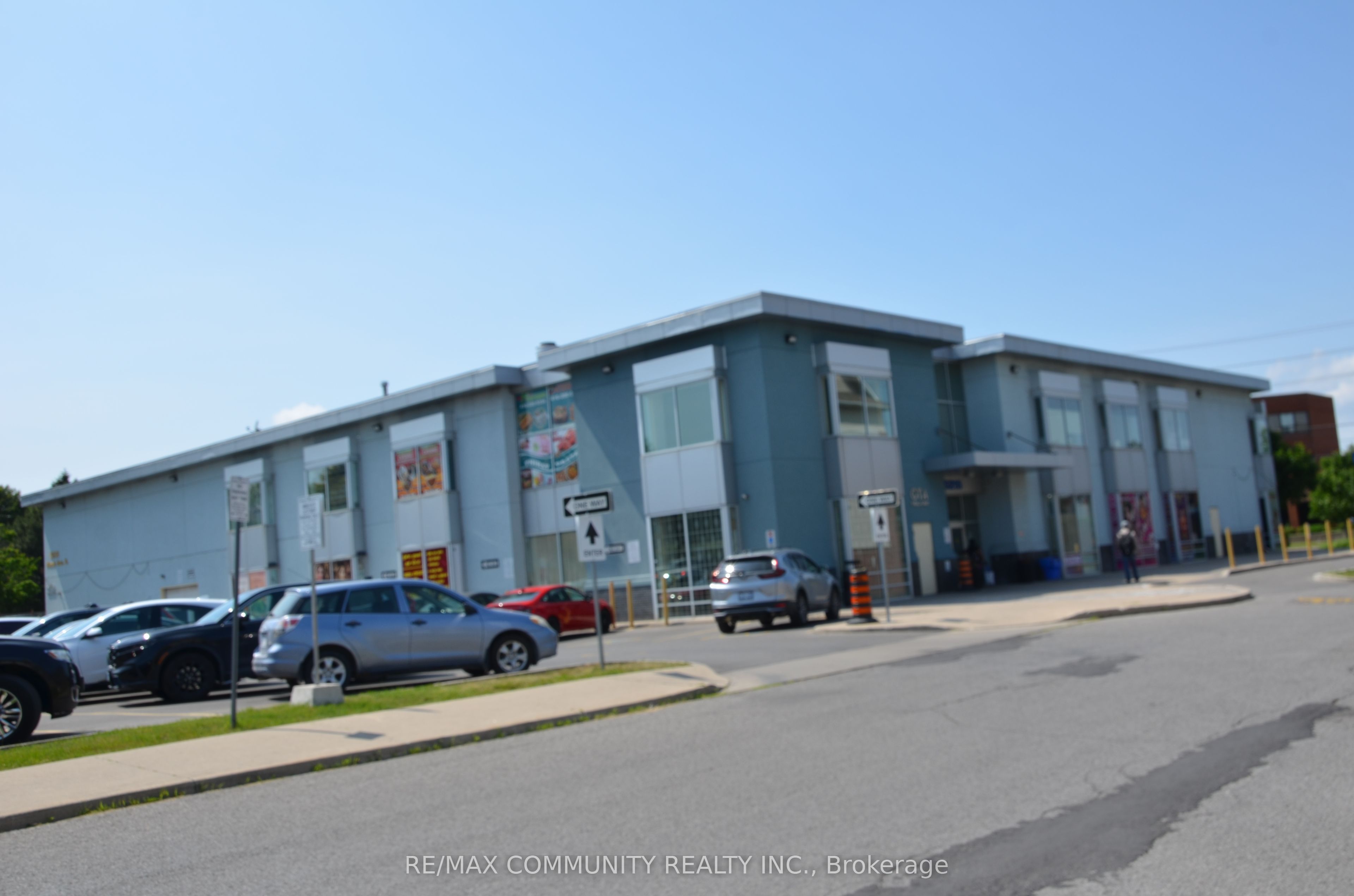 #152 - 5215 Finch Avenue Property Photo 1