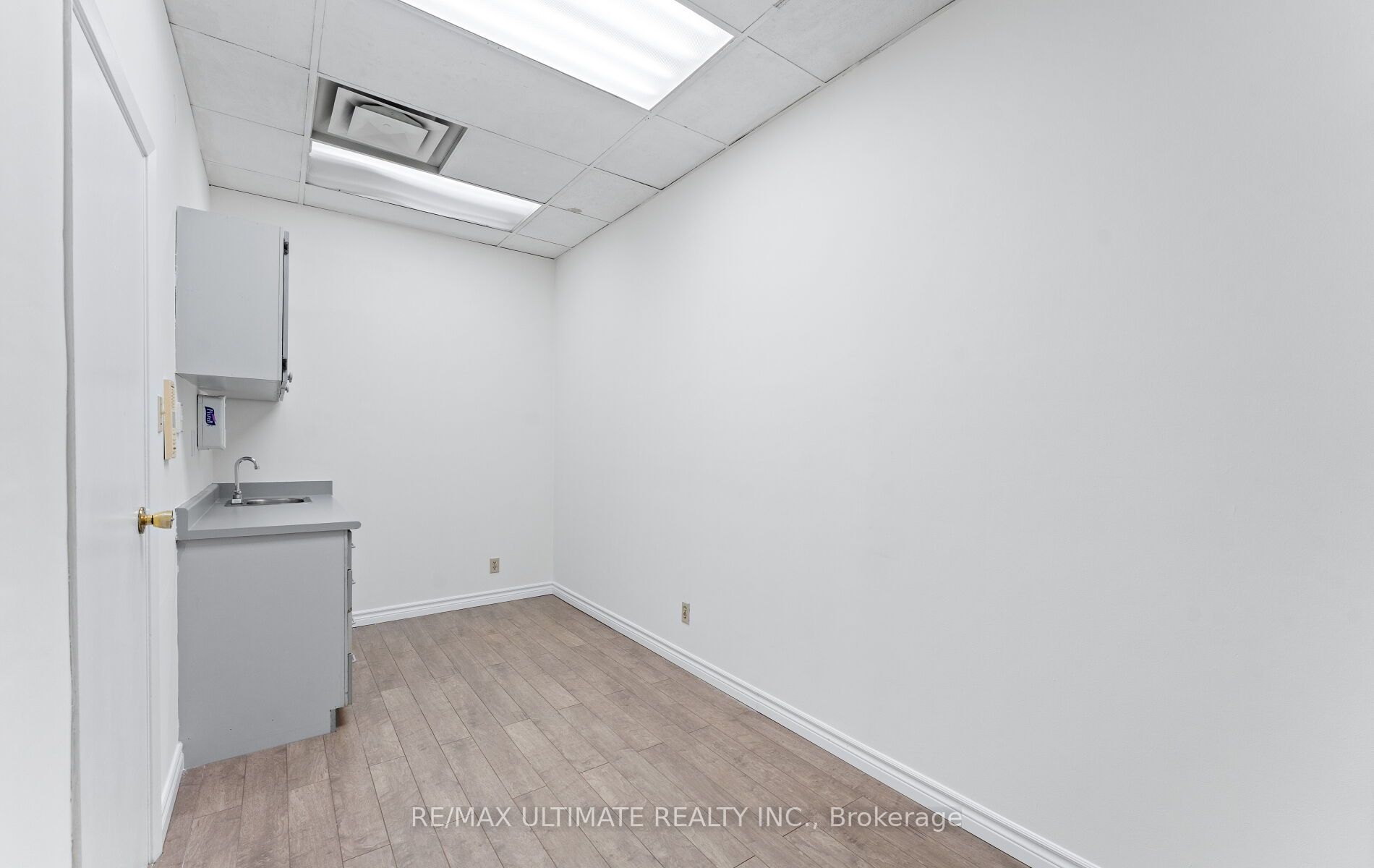 751 Pape Avenue Main Floor Property Photo 20