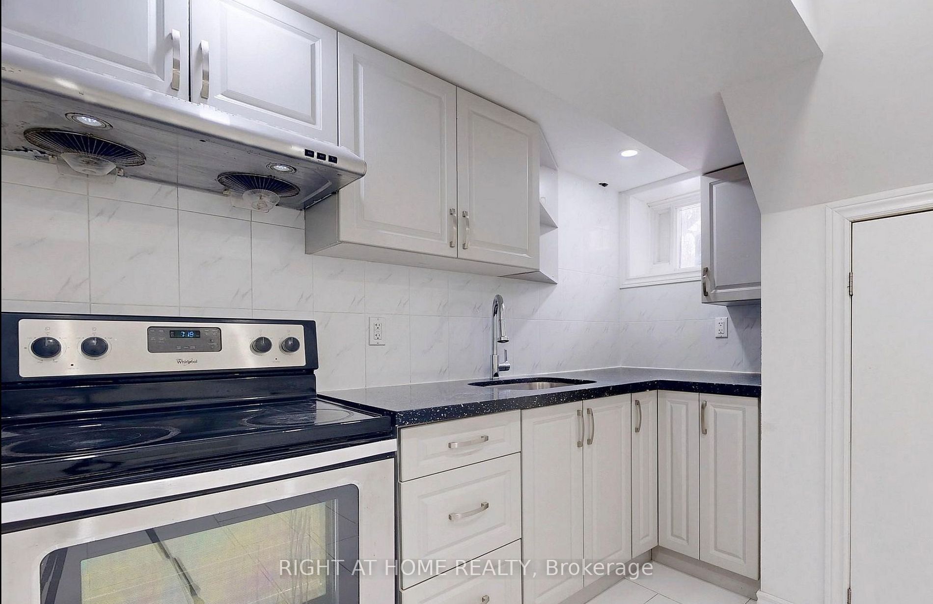 11 Dalehurst Ave Avenue #lower Property Photo 1