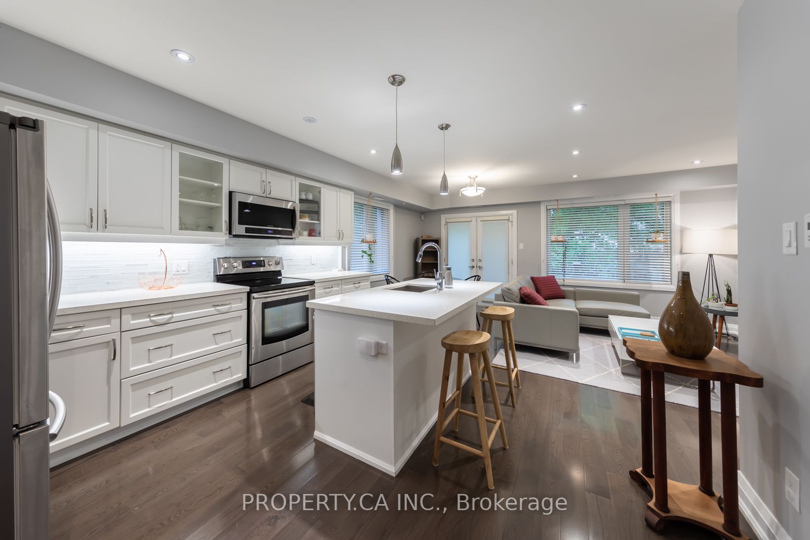 #4 - 475 Woodbine Avenue Property Photo 1