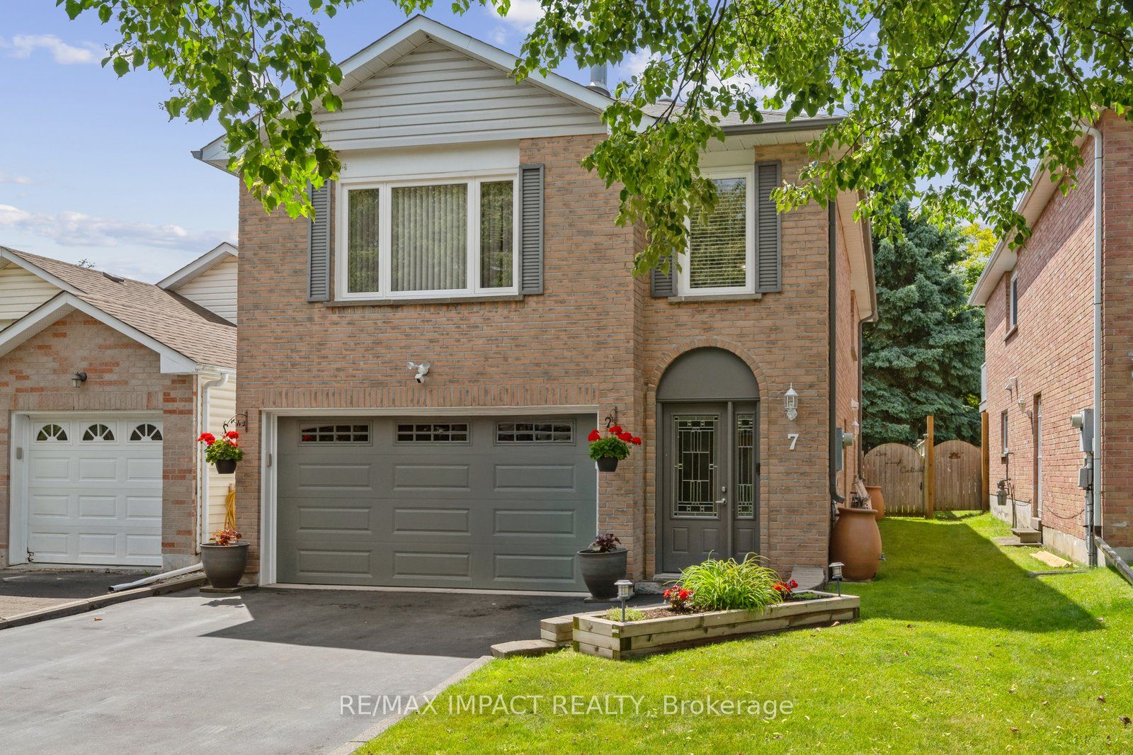 7 Farncomb Cres Property Photo 1