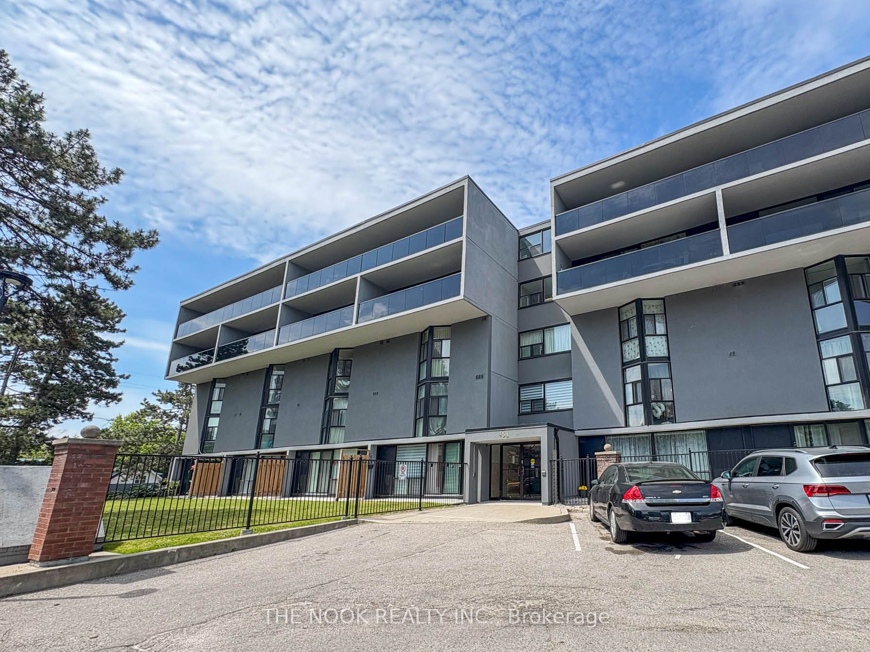 454 Centre Street S 406 Property Photo 1