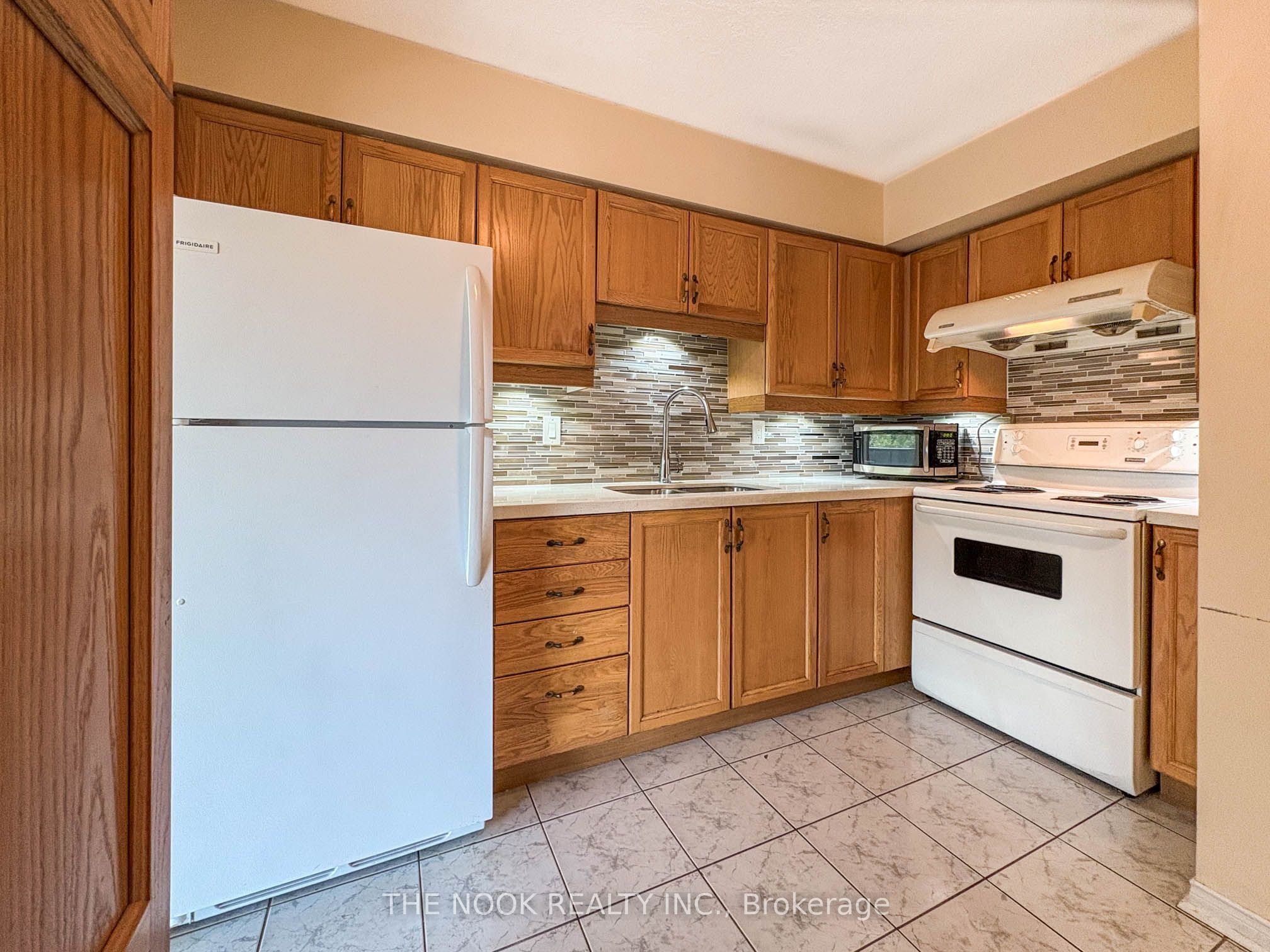 454 Centre Street S 406 Property Photo 4
