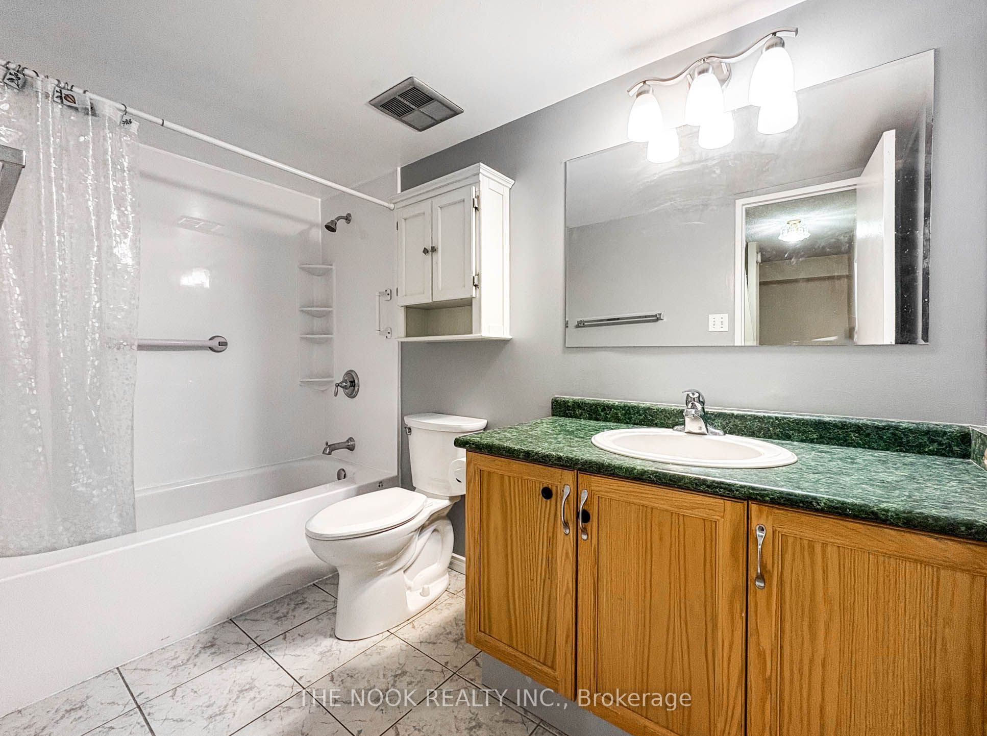 454 Centre Street S 406 Property Photo 6