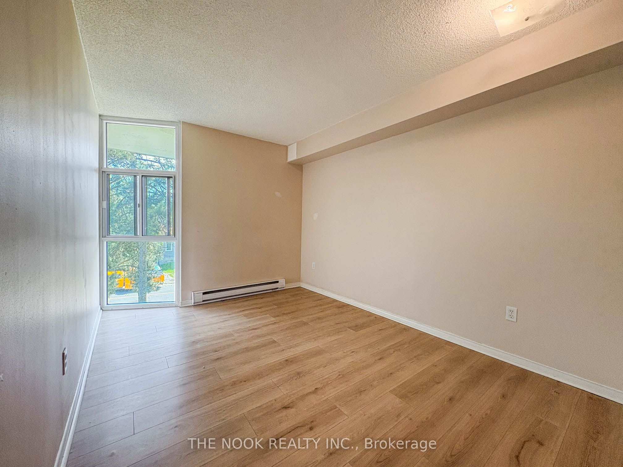 454 Centre Street S 406 Property Photo 8