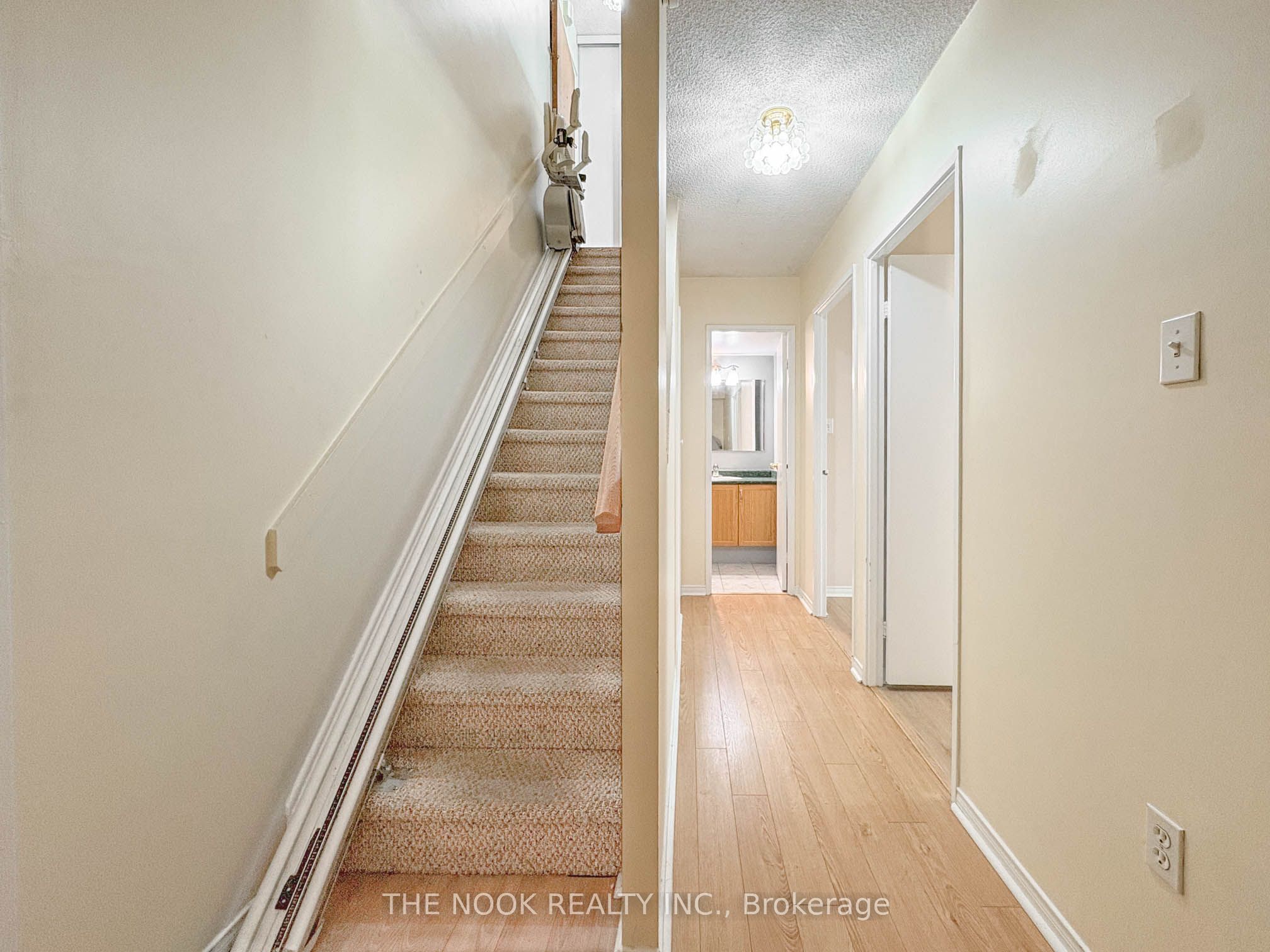 454 Centre Street S 406 Property Photo 9