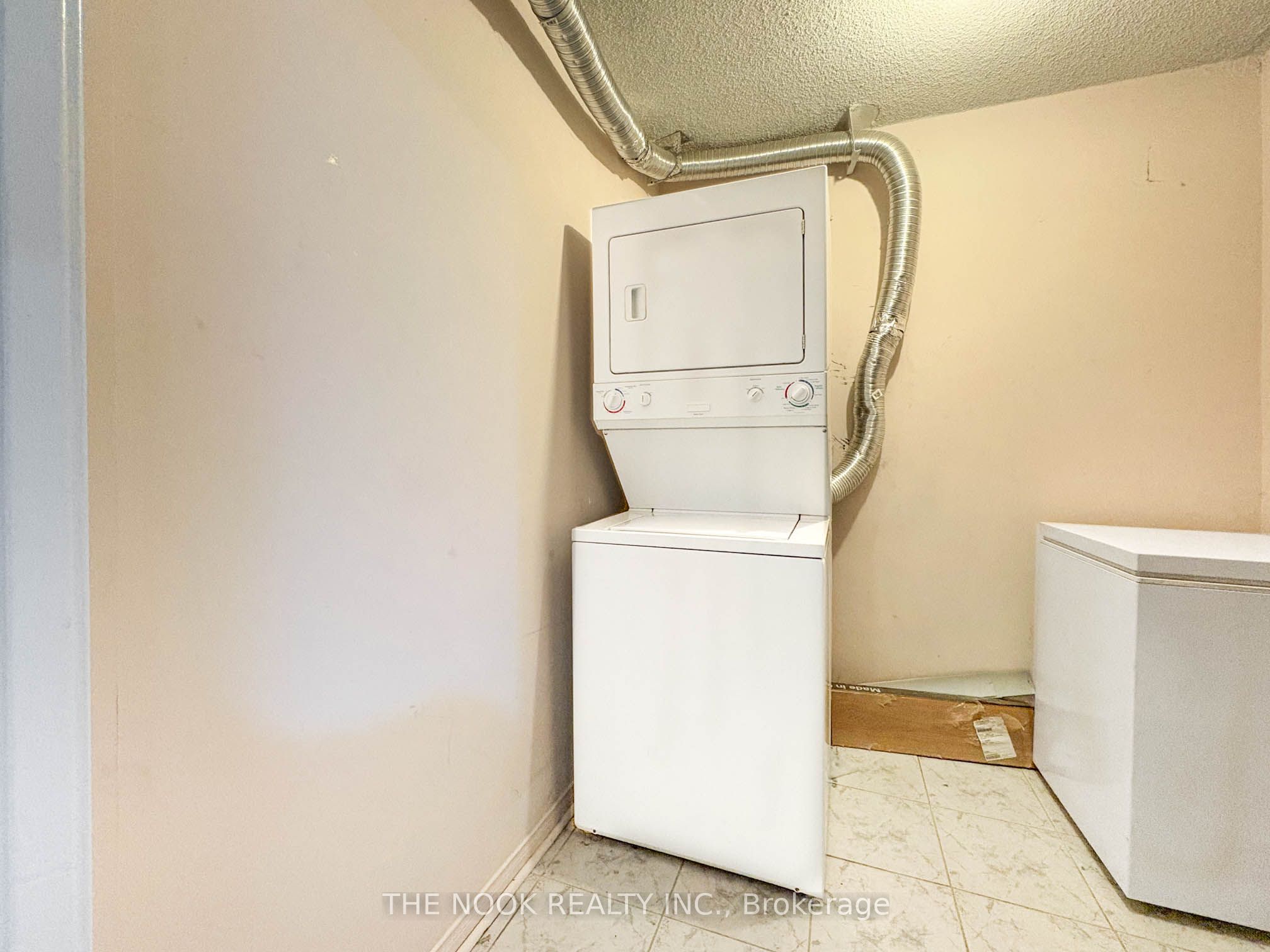 454 Centre Street S 406 Property Photo 10