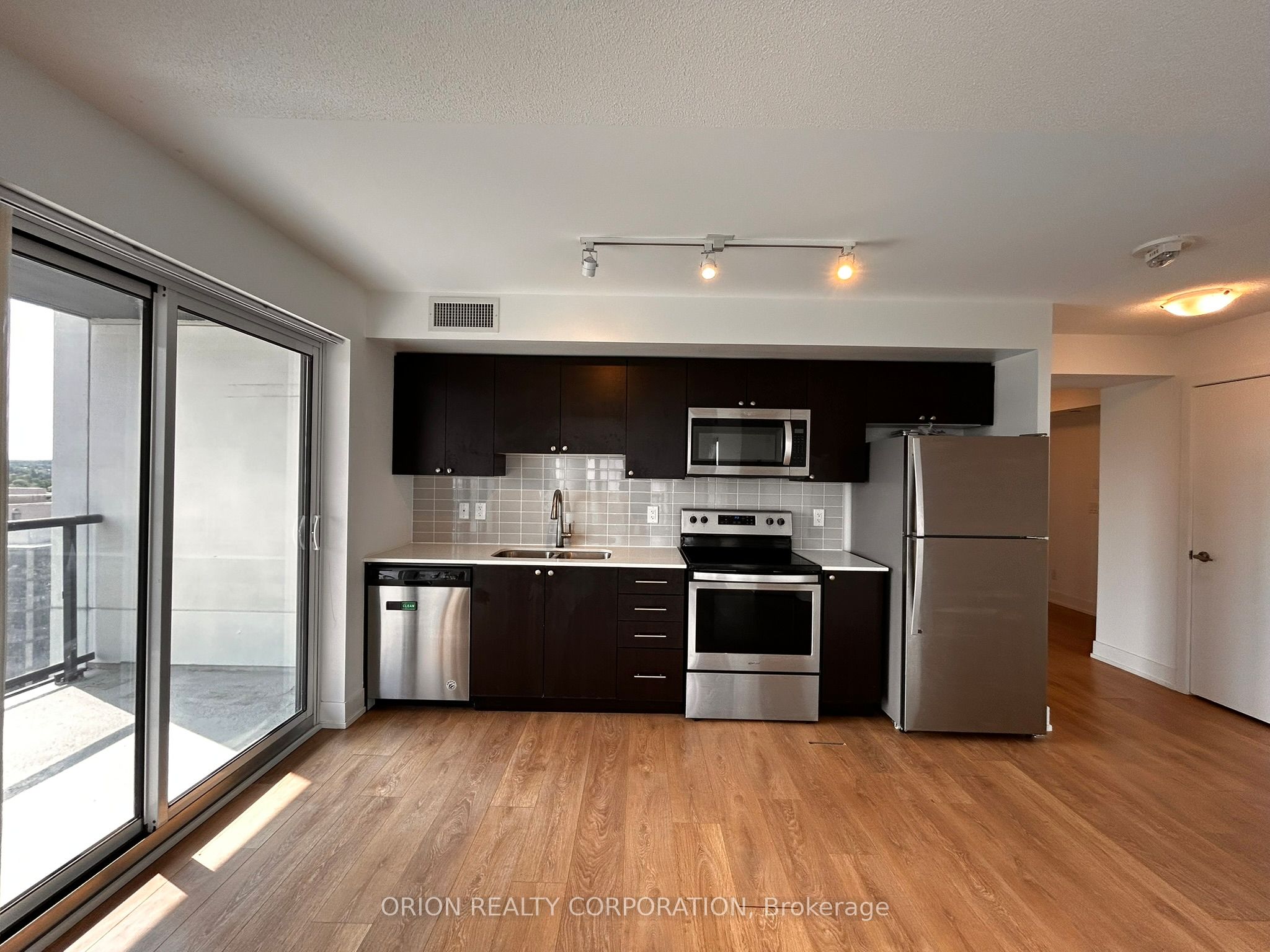 1255 Bayly St Property Photo 1