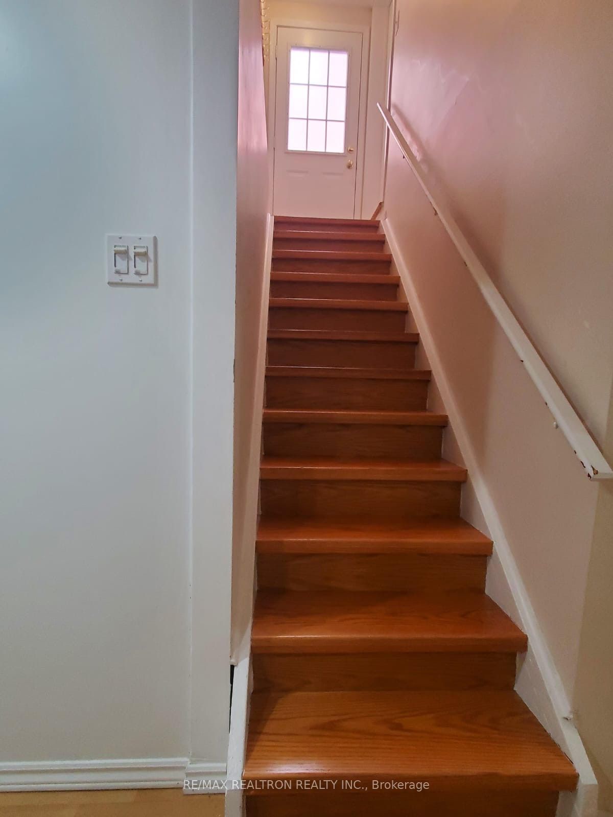 91 Trumpeter Street W Property Photo 2