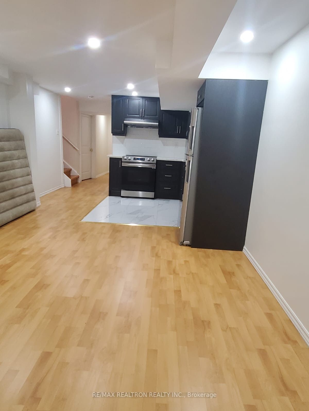 91 Trumpeter Street W Property Photo 7