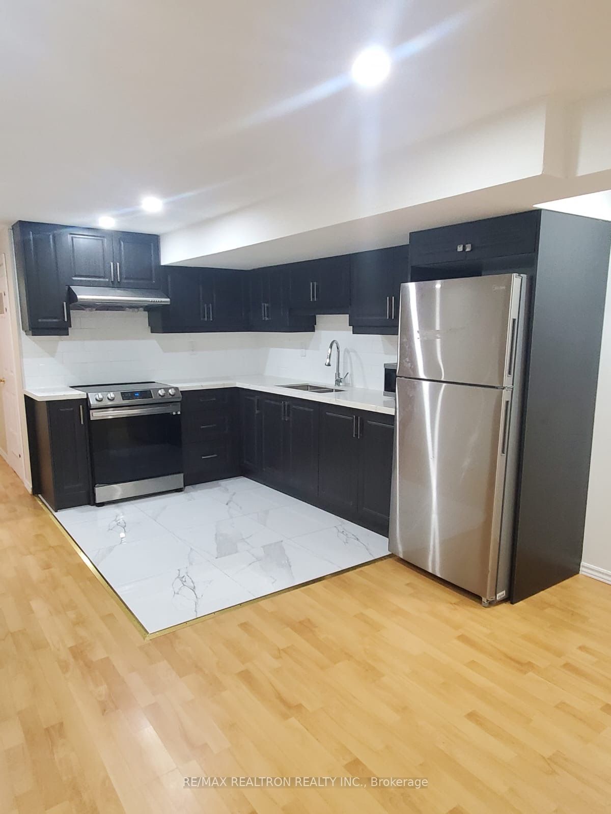 91 Trumpeter Street W Property Photo 9