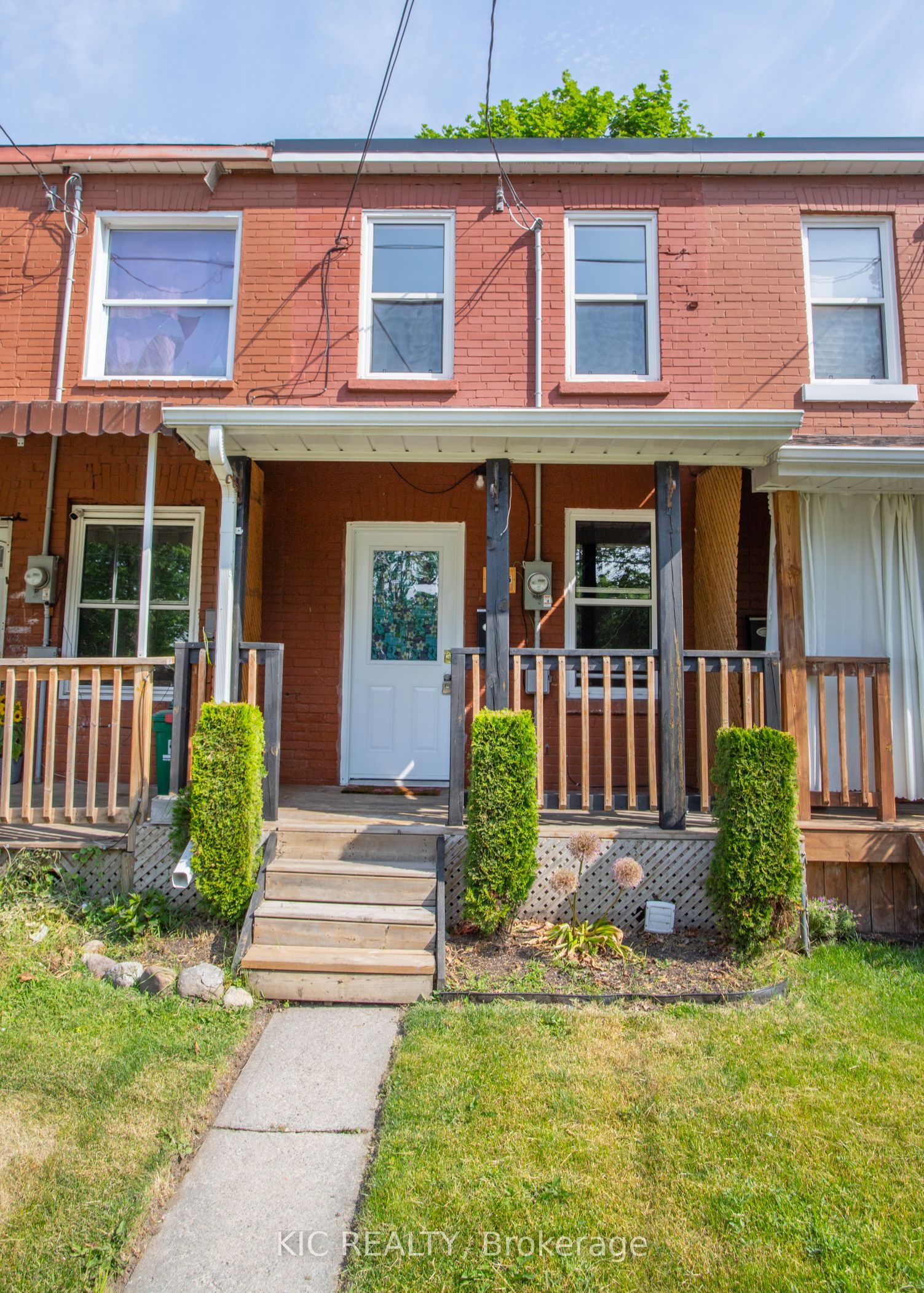 112 1/2 Olive Avenue Property Photo 1