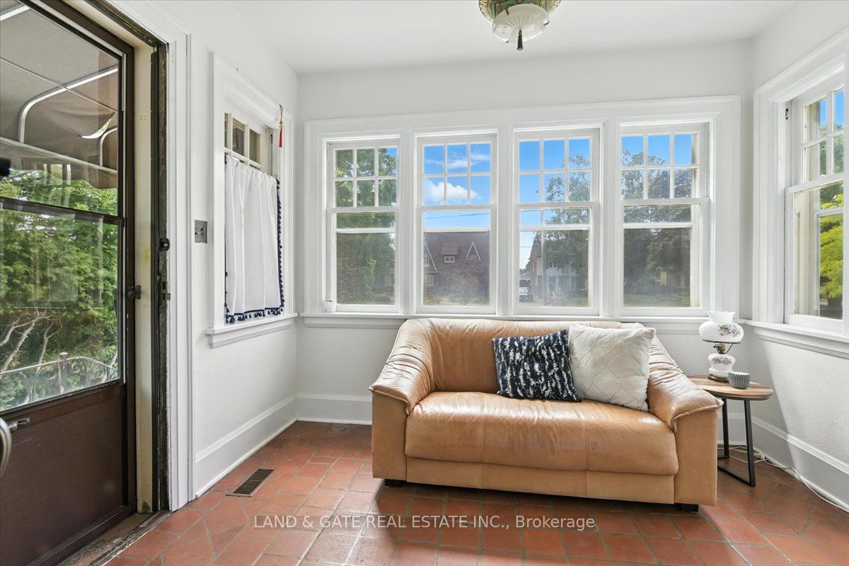 376 King Street E Property Photo 6