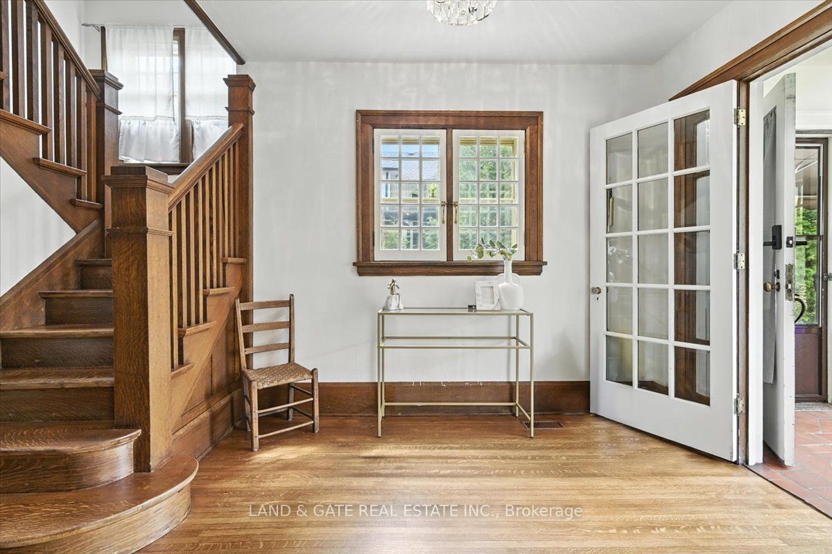 376 King Street E Property Photo 8