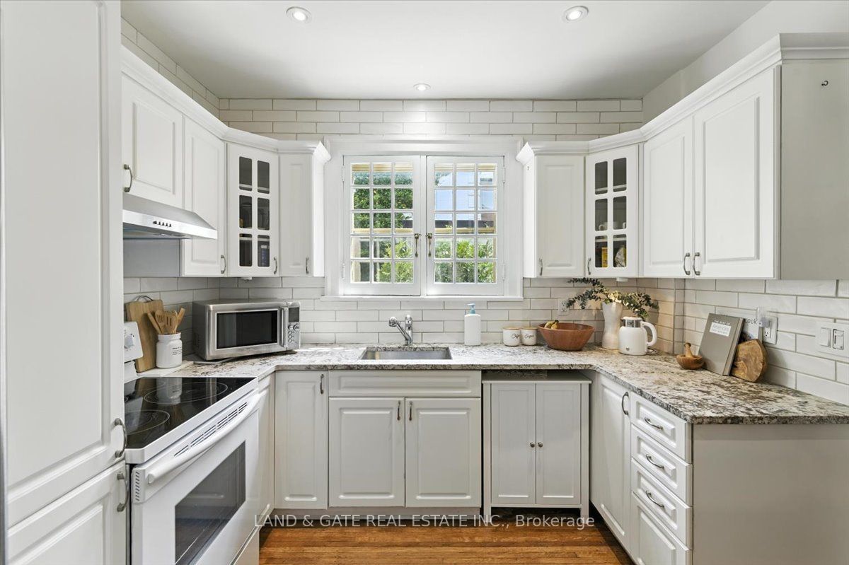 376 King Street E Property Photo 15