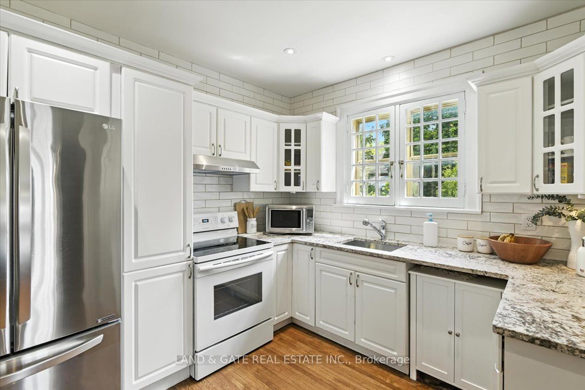 376 King Street E Property Photo 16