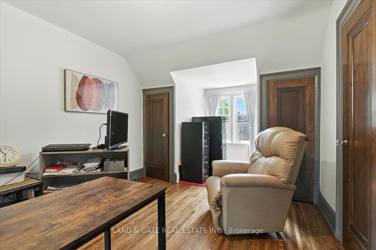 376 King Street E Property Photo 21