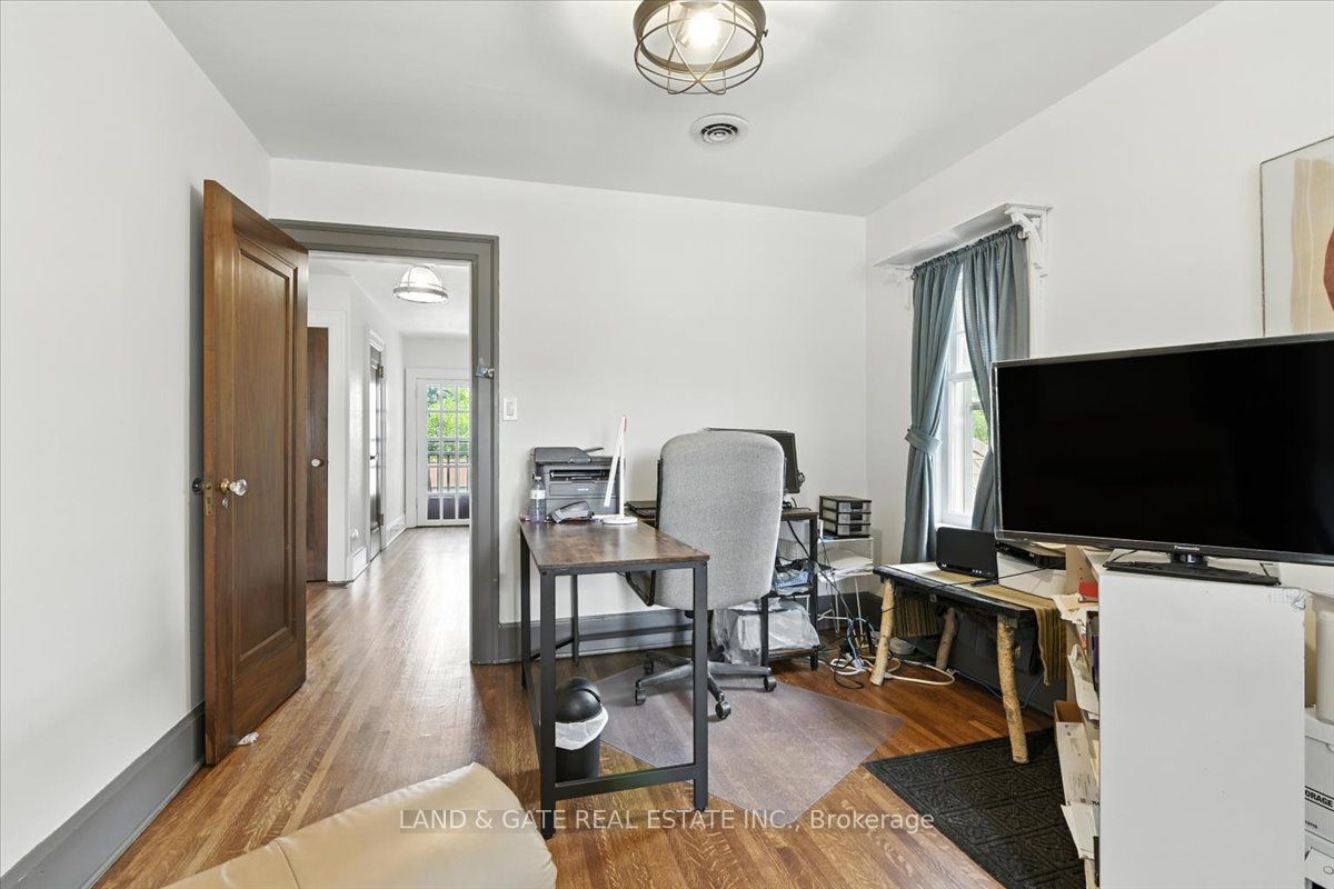 376 King Street E Property Photo 22