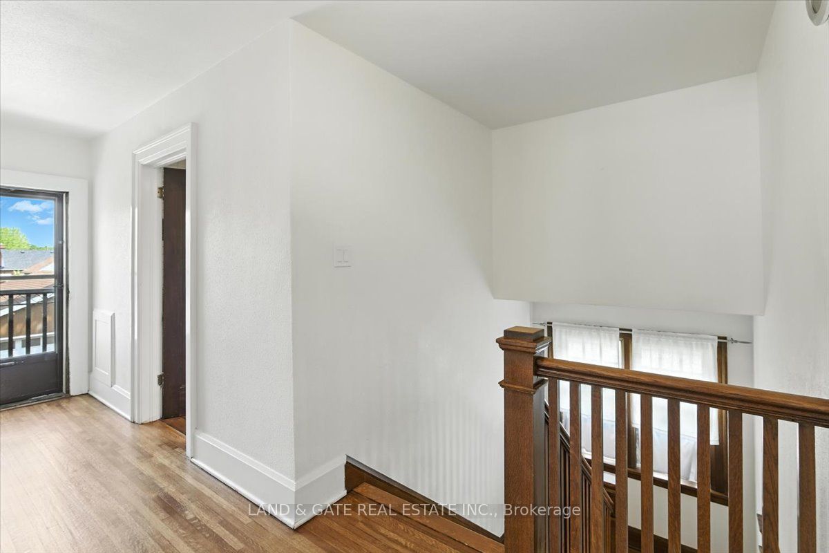 376 King Street E Property Photo 26