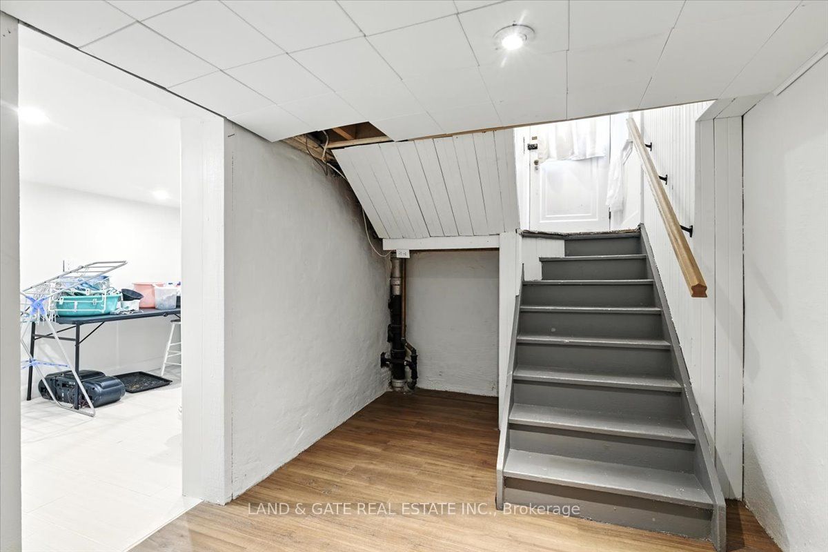 376 King Street E Property Photo 30