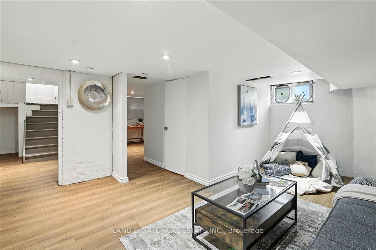 376 King Street E Property Photo 32