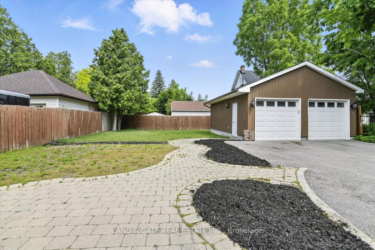 376 King Street E Property Photo 38