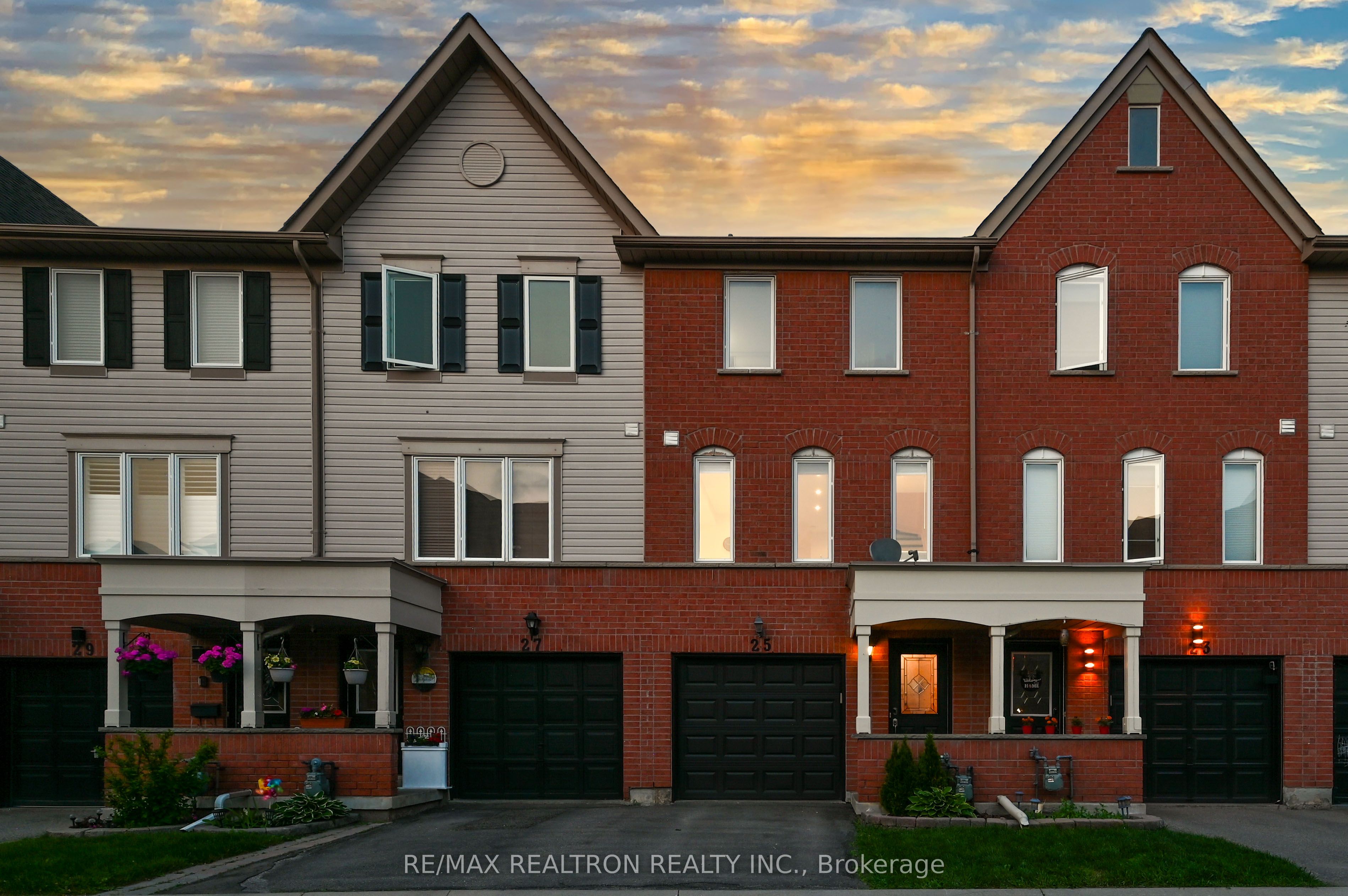 25 Pennefather Lane Property Photo 1