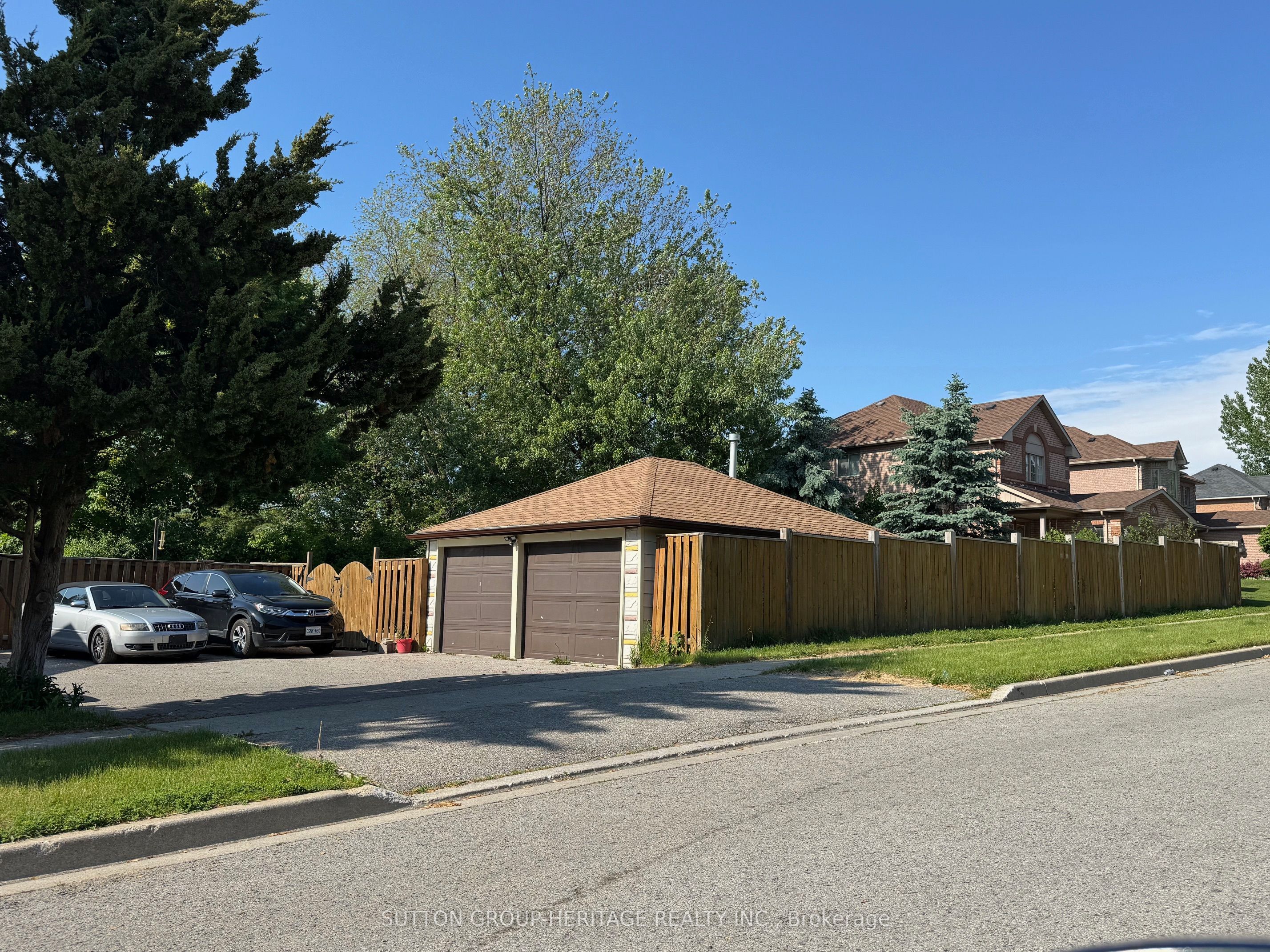 693 Old Harwood Avenue Property Photo 3