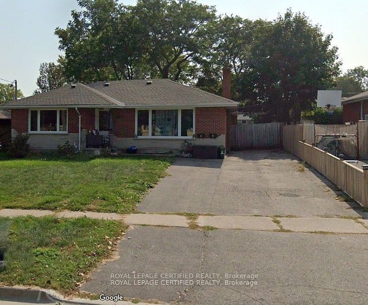 789 Regent Drive Property Photo 1