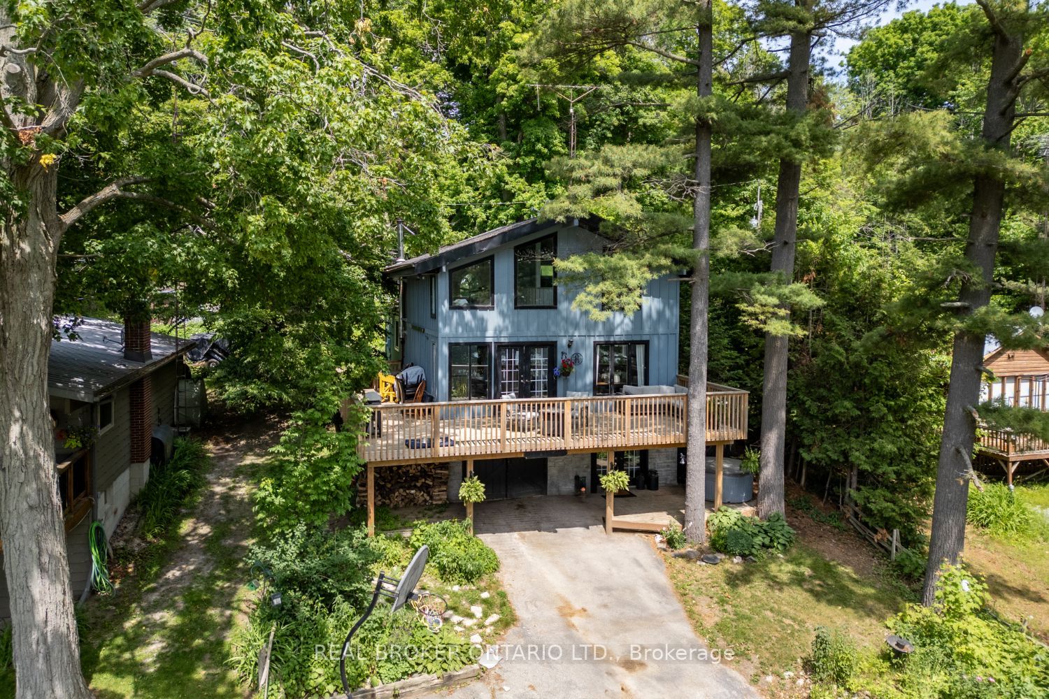 126 Pine Point Ln Property Photo 1