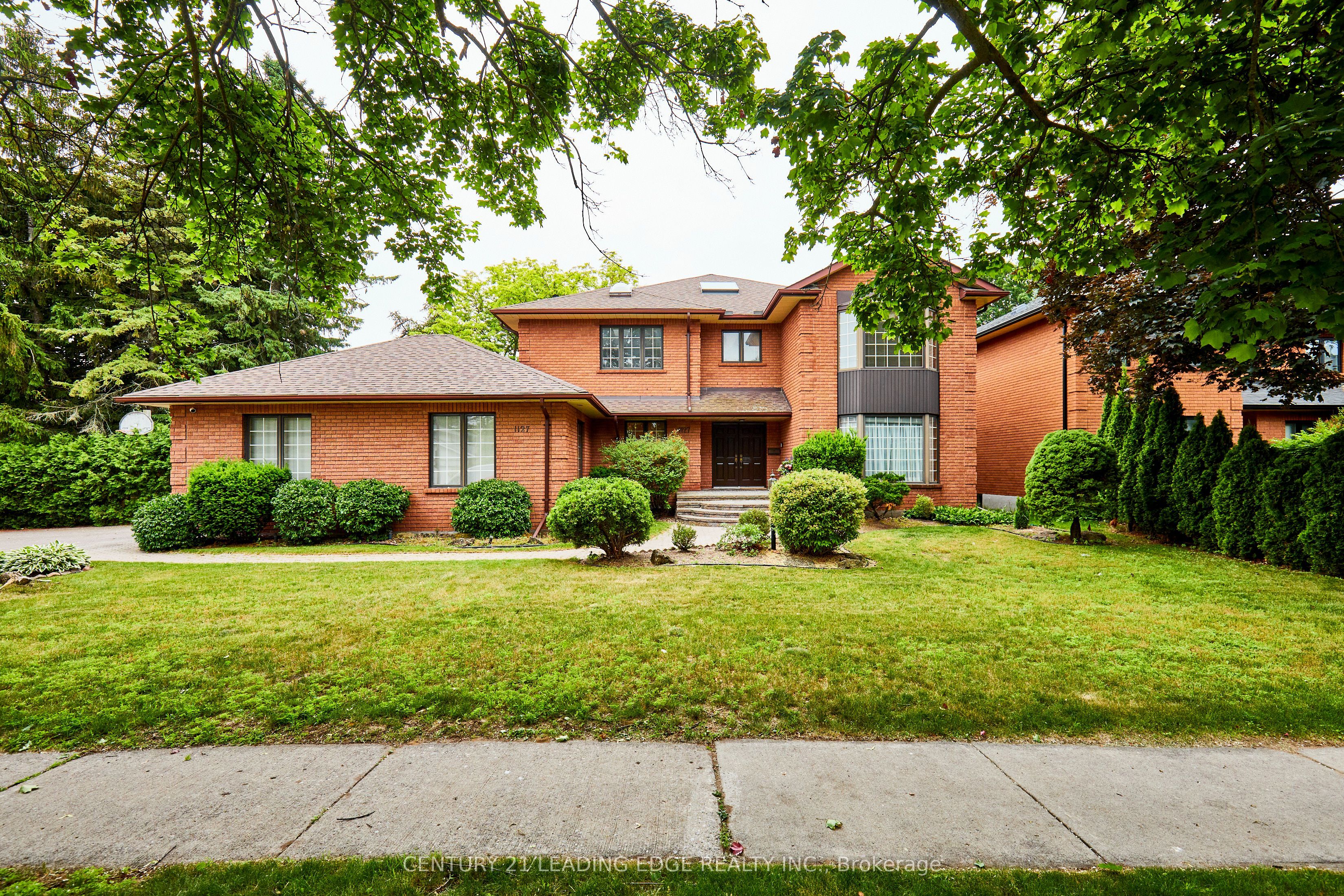 1127 Oshawa Boulevard N Property Photo 1