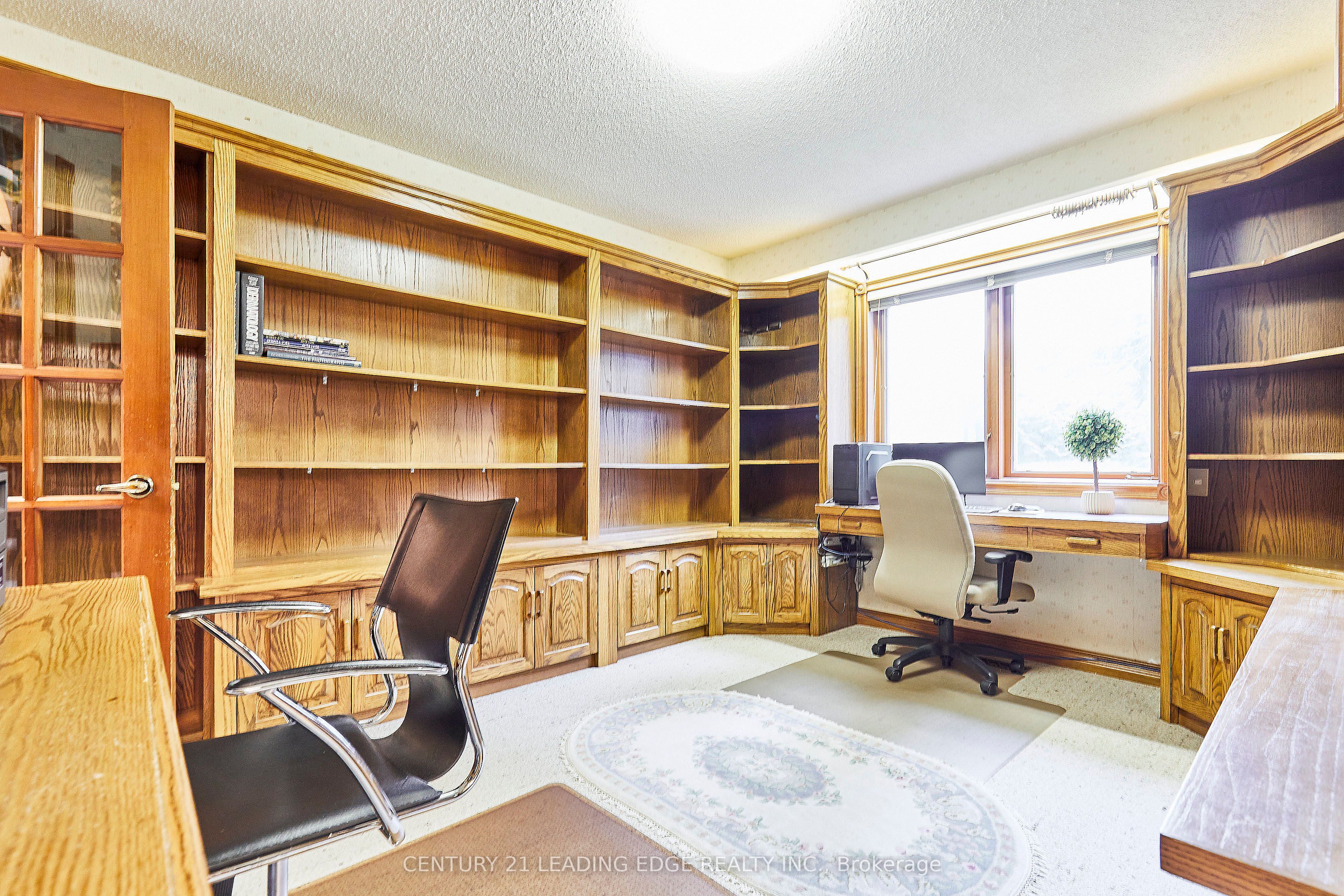 1127 Oshawa Boulevard N Property Photo 12