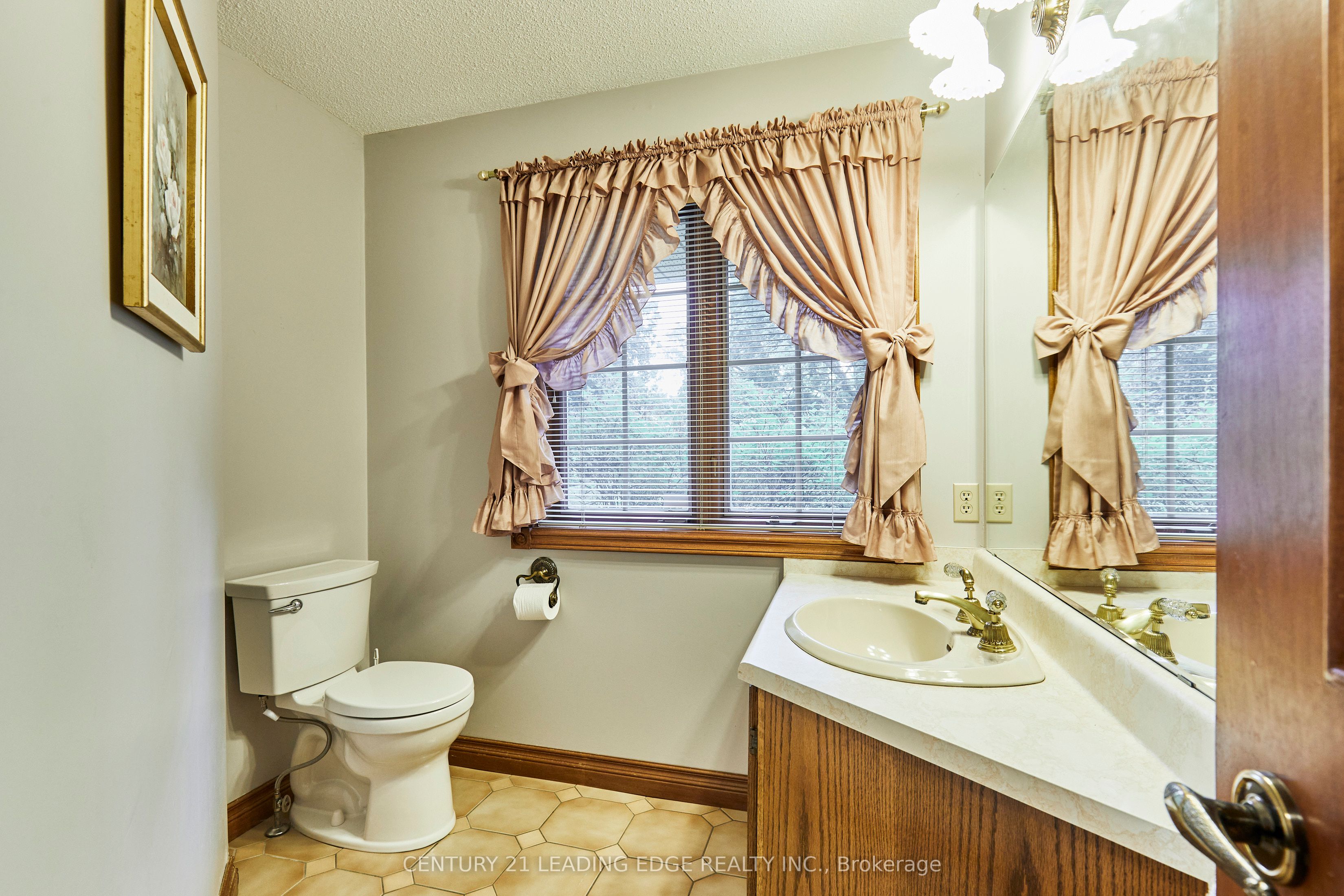 1127 Oshawa Boulevard N Property Photo 17