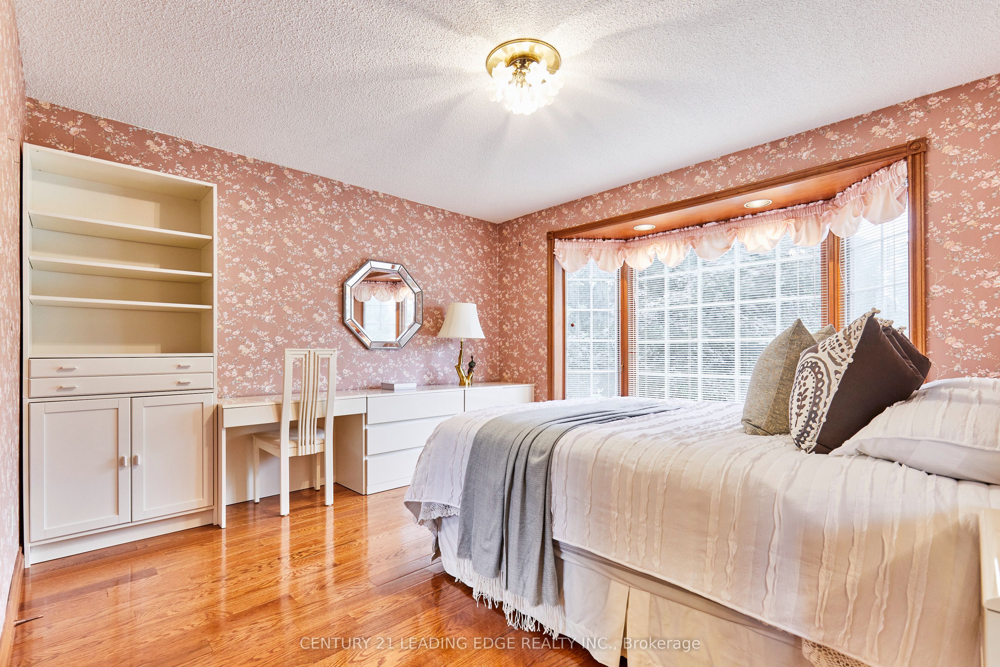 1127 Oshawa Boulevard N Property Photo 22