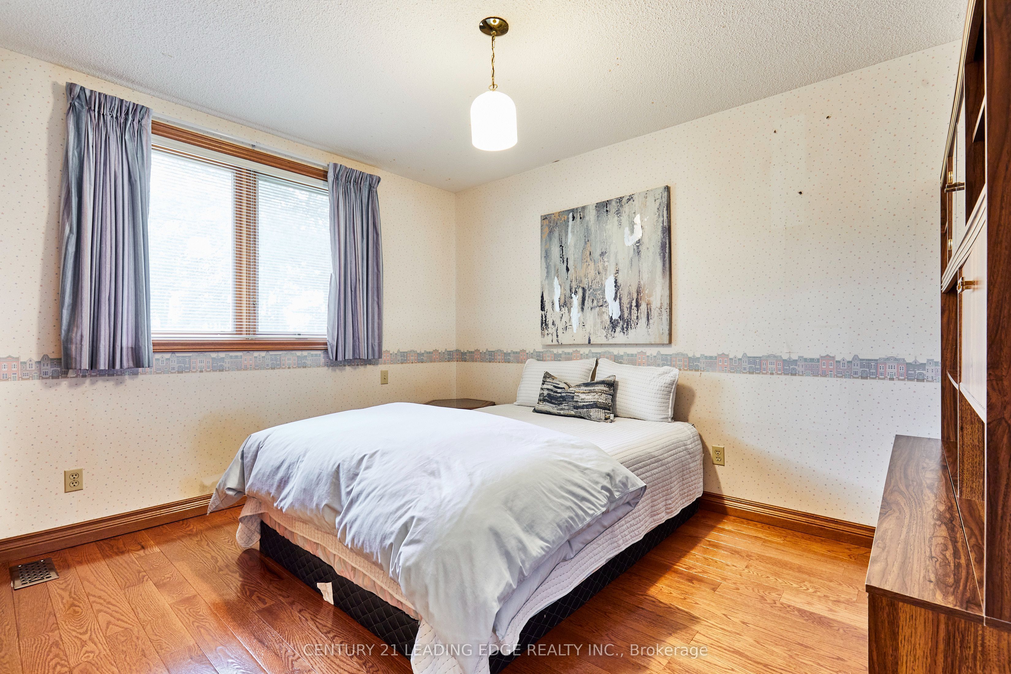 1127 Oshawa Boulevard N Property Photo 24