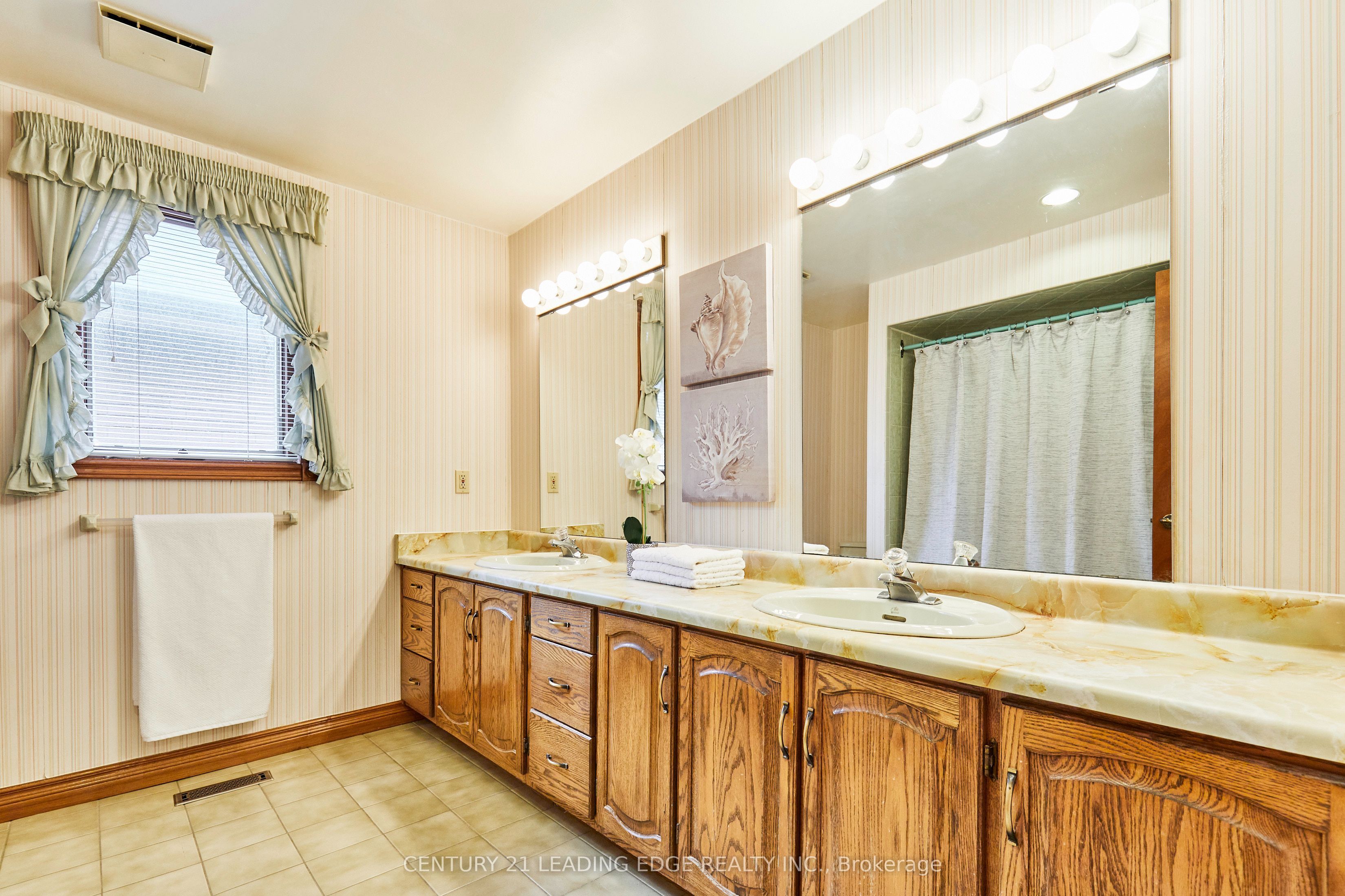 1127 Oshawa Boulevard N Property Photo 25