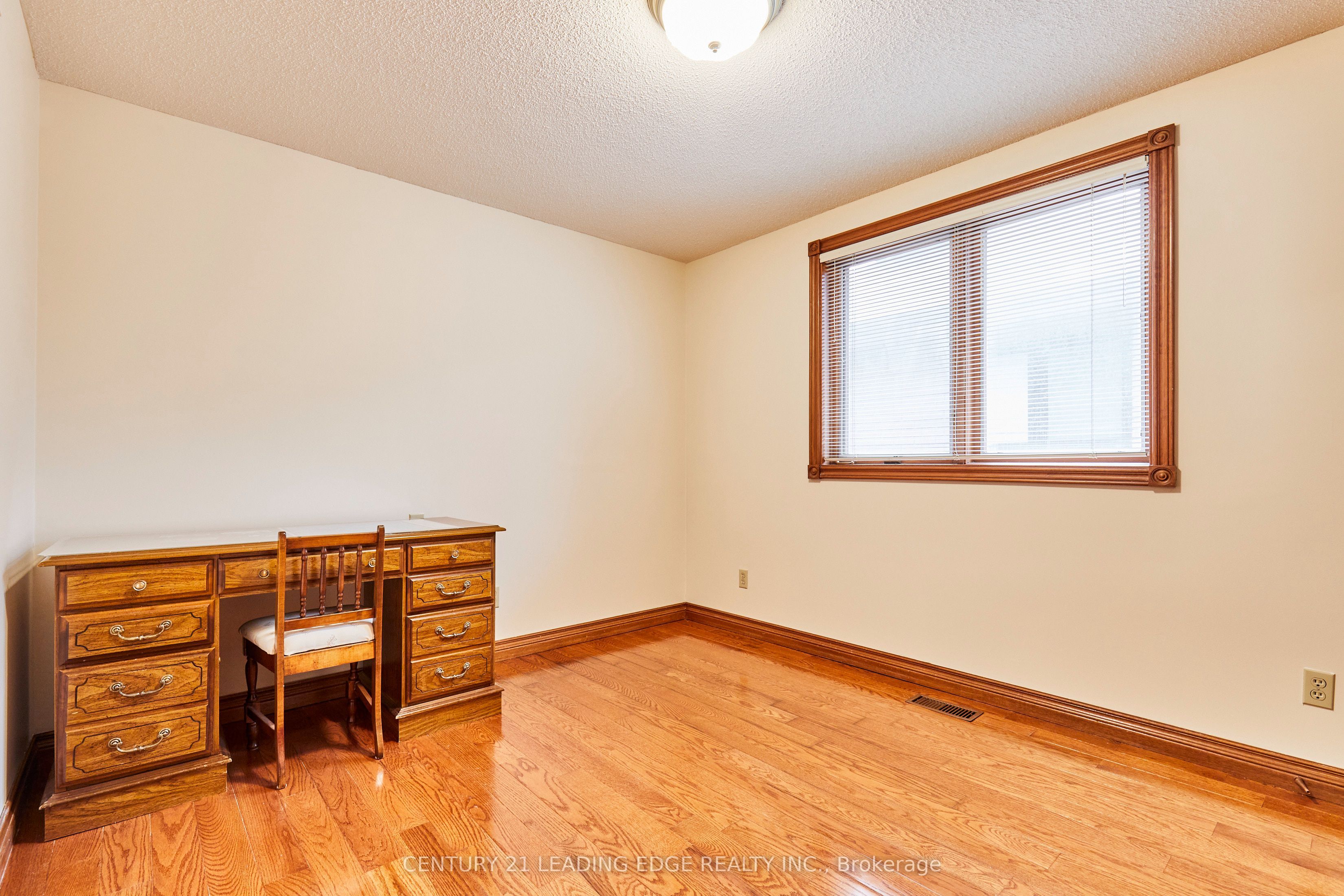 1127 Oshawa Boulevard N Property Photo 26