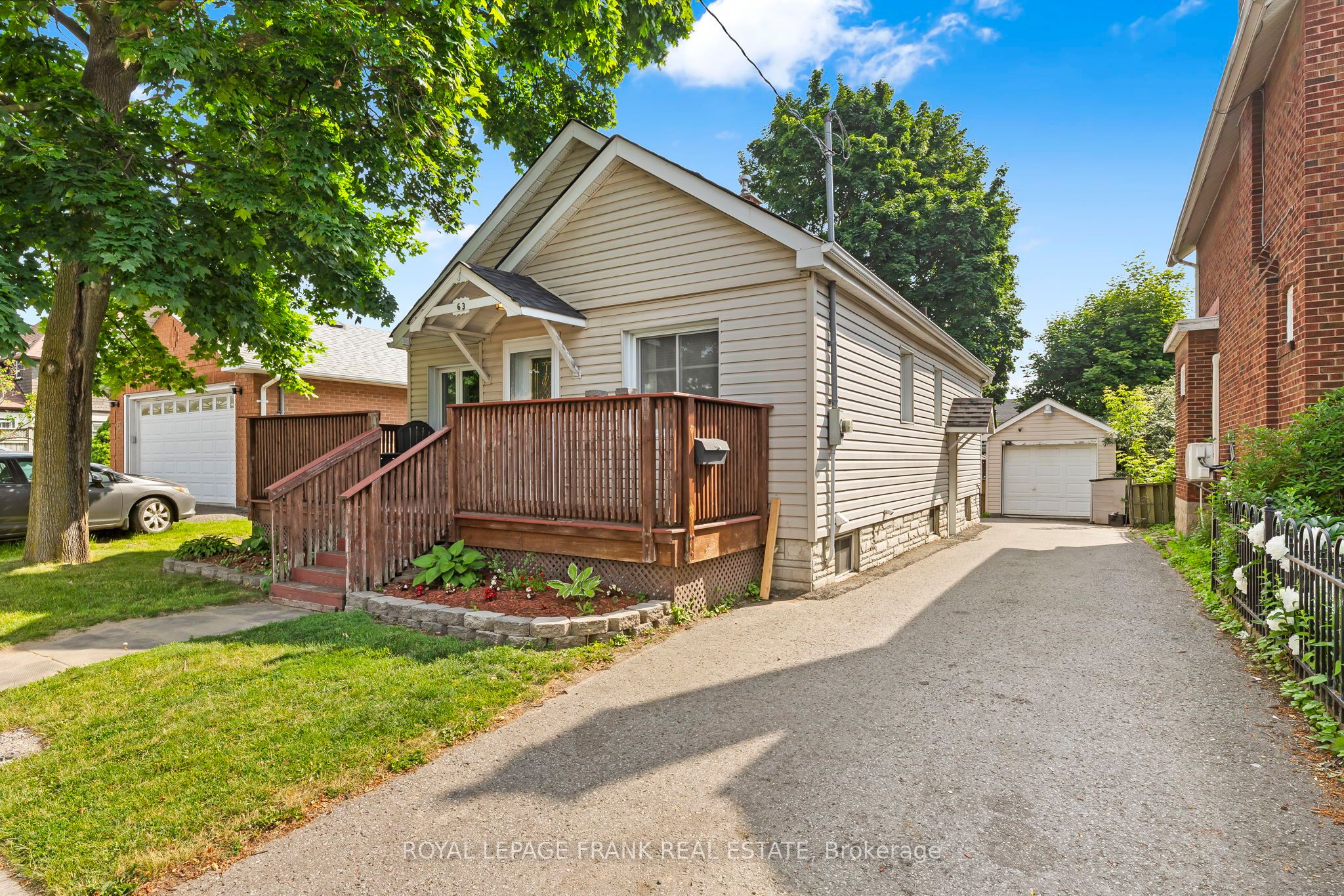 63 Park Road N Property Photo 1