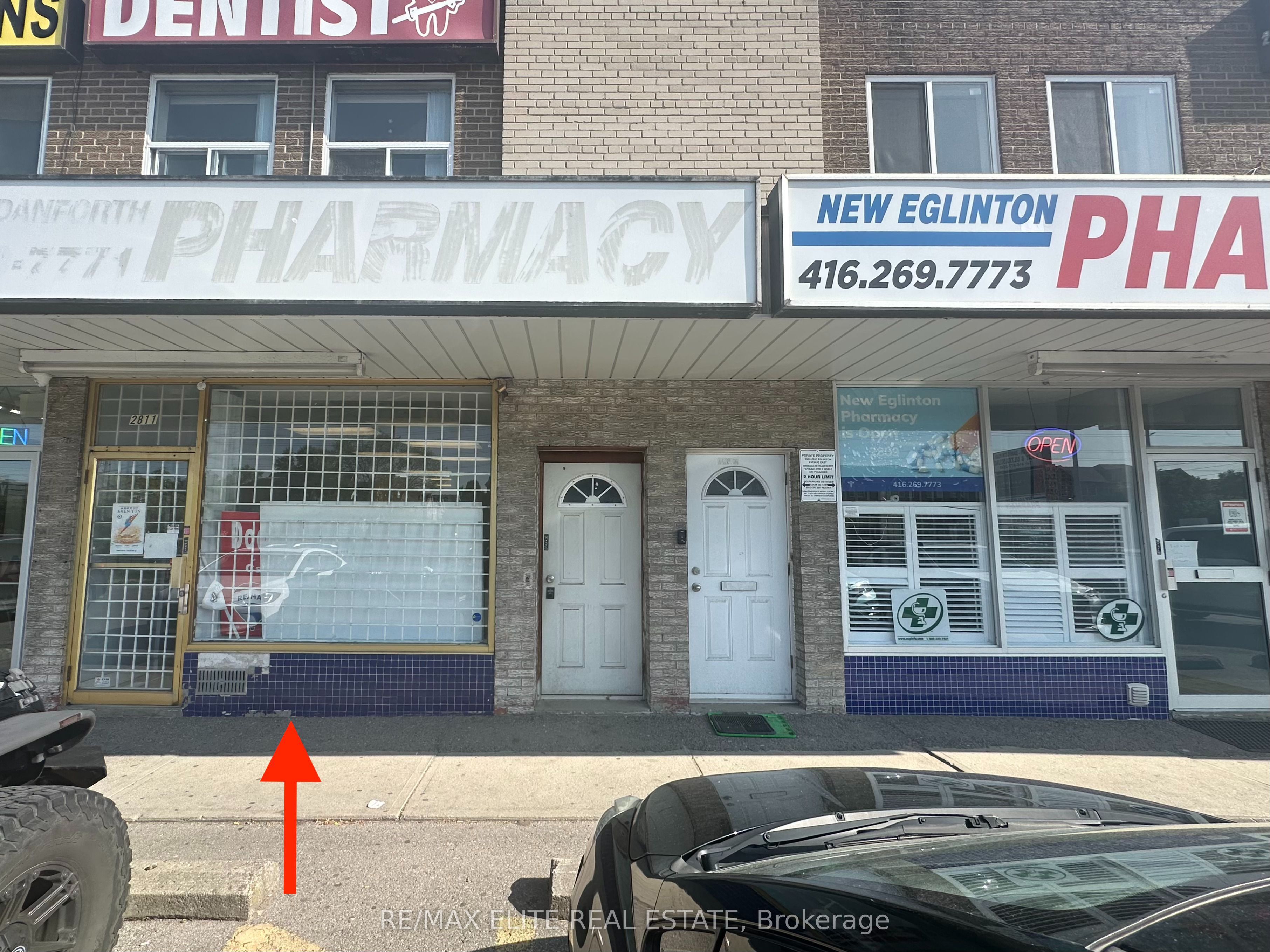 2811 Eglinton Avenue Property Photo 1