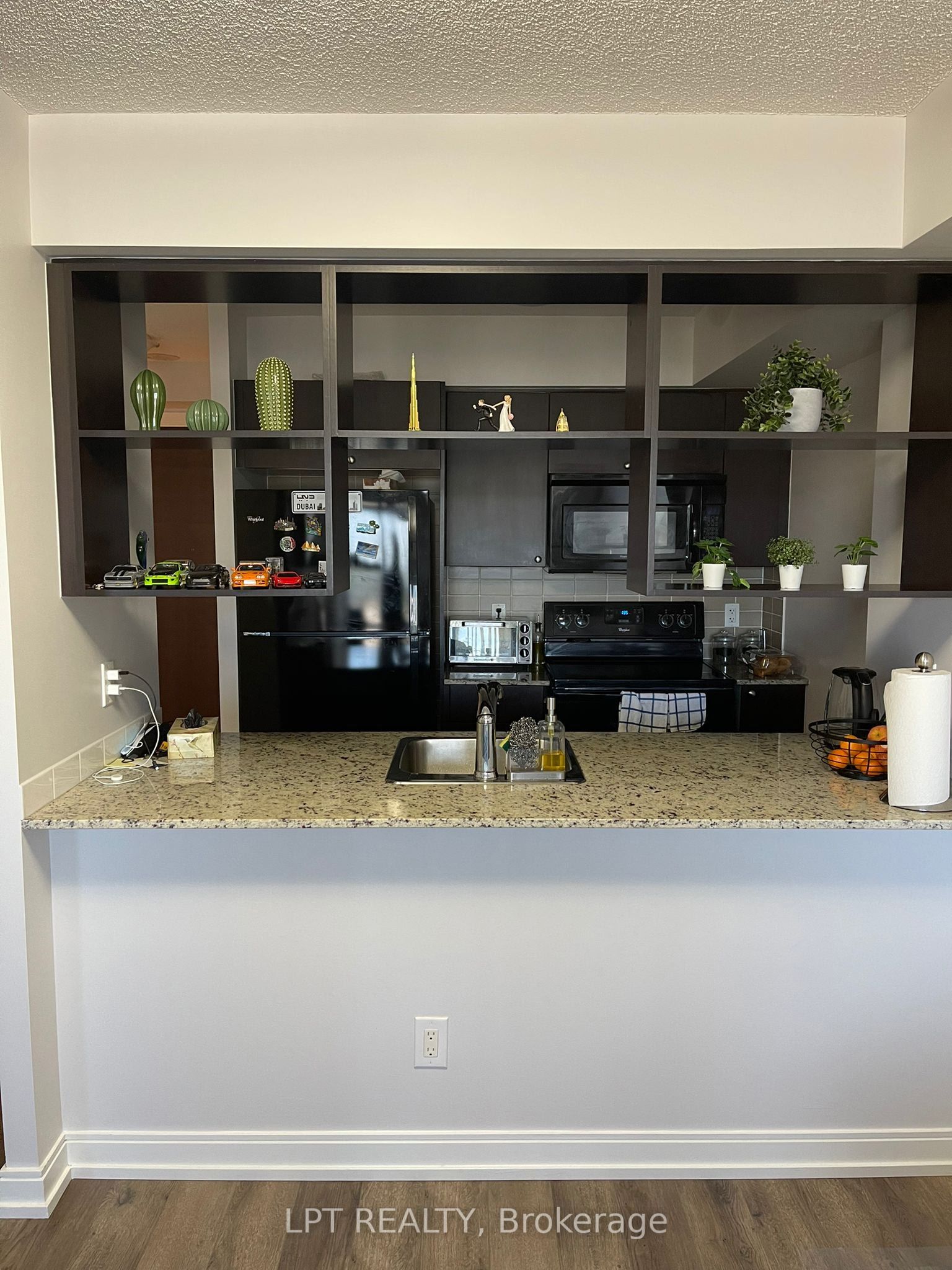 181 Village Green Square 812 Property Photo 5