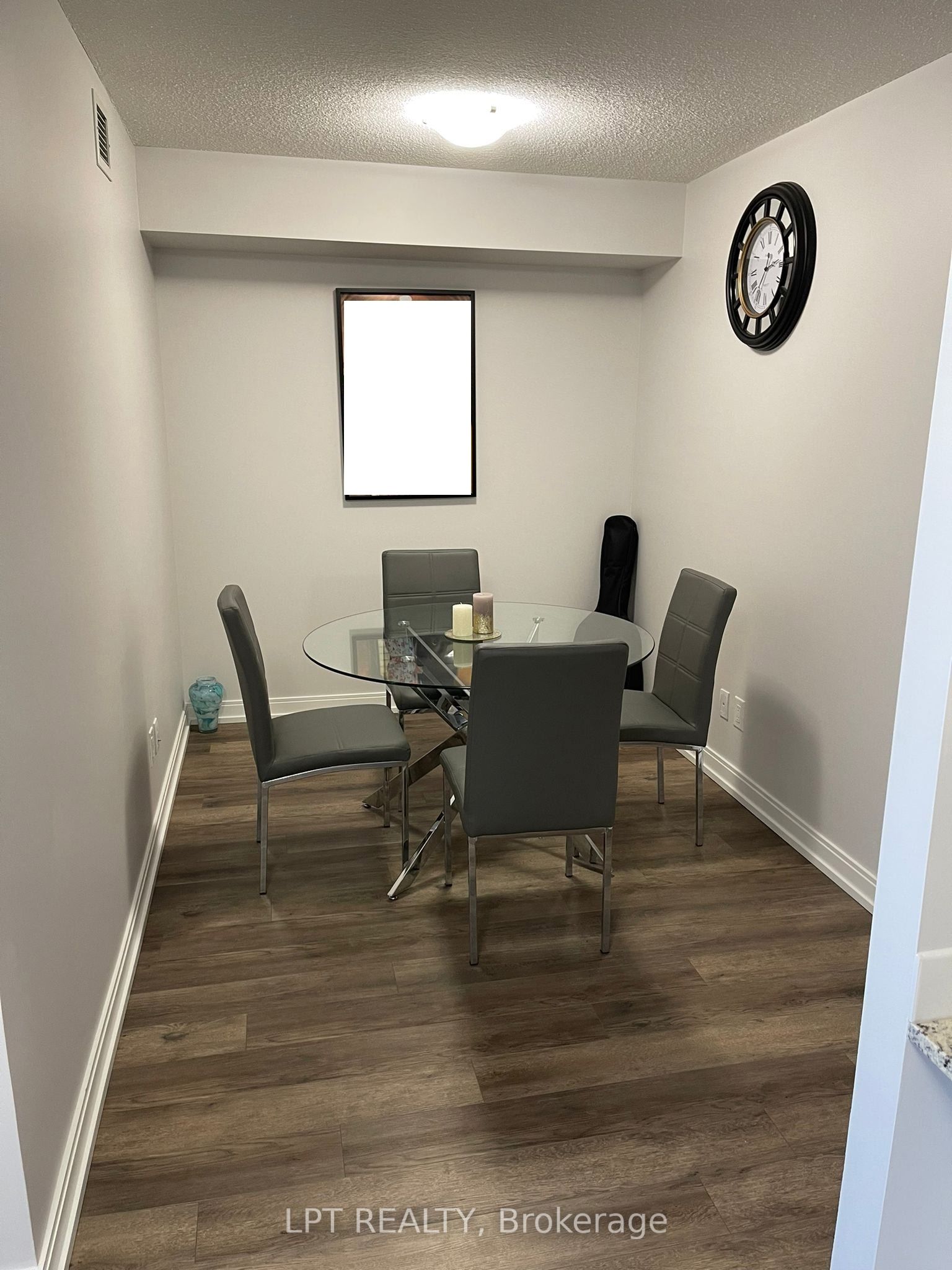 181 Village Green Square 812 Property Photo 6