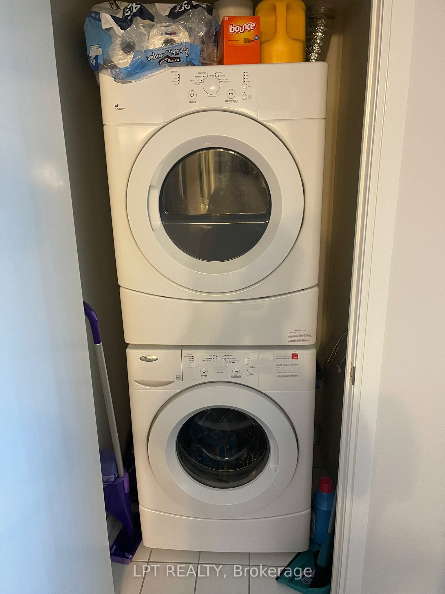 181 Village Green Square 812 Property Photo 9