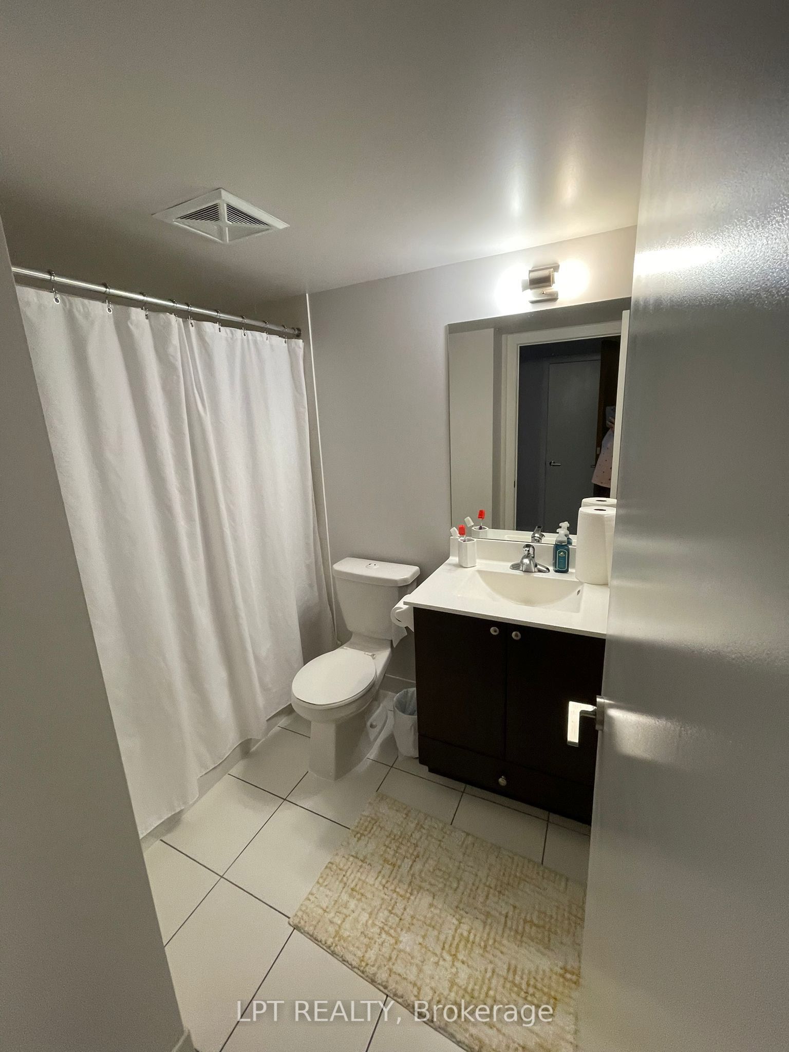 181 Village Green Square 812 Property Photo 10