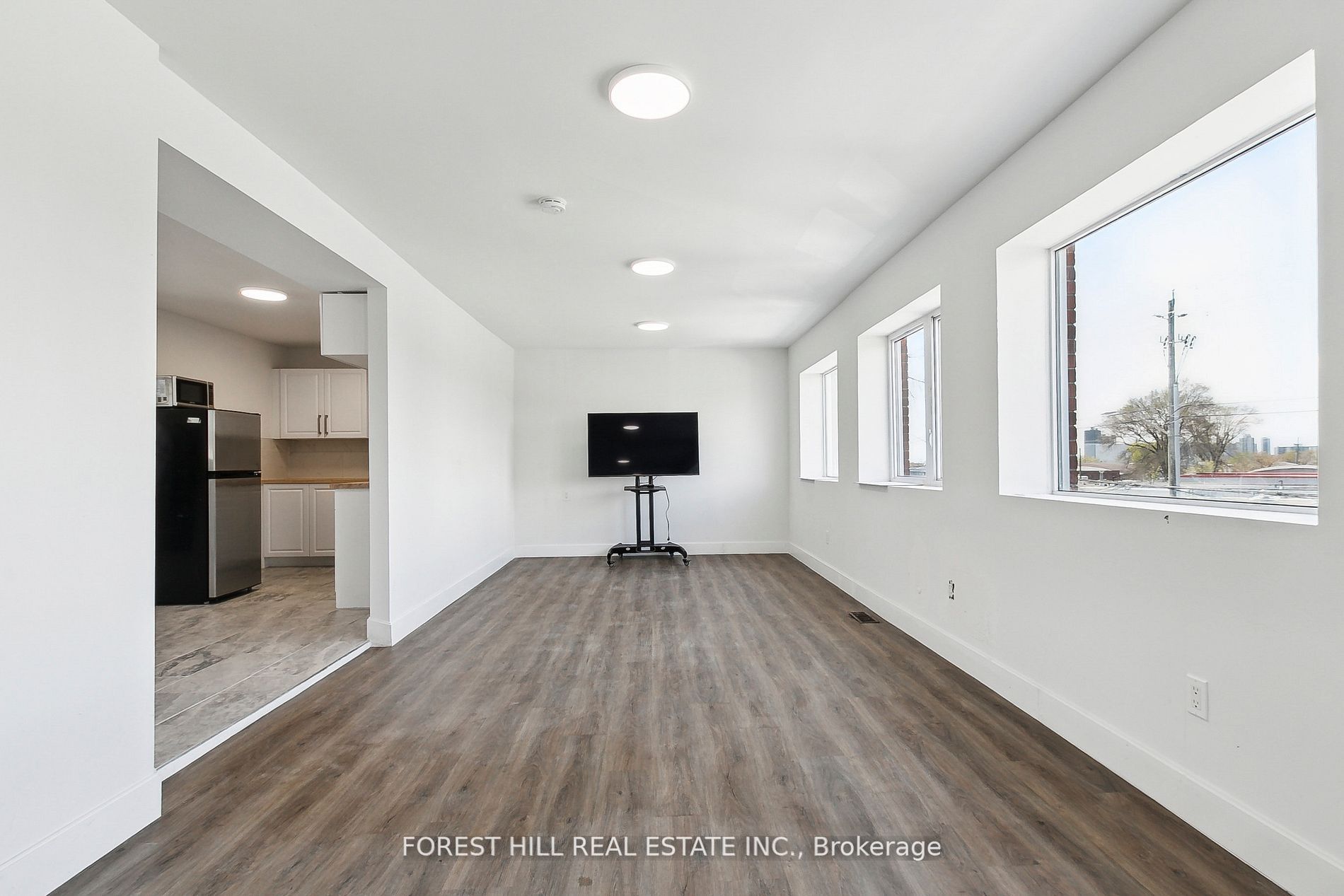 127 Raleigh Avenue #upper Property Photo 3